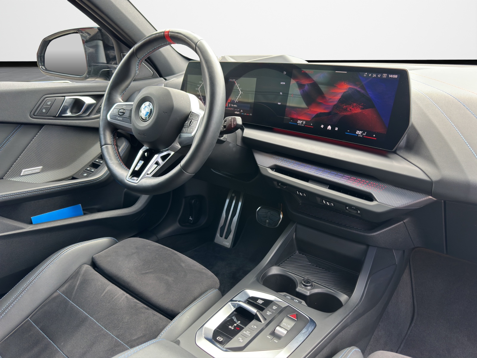 BMW M135 xDrive M Sport Pro * CH * Gratis Service *-image-11