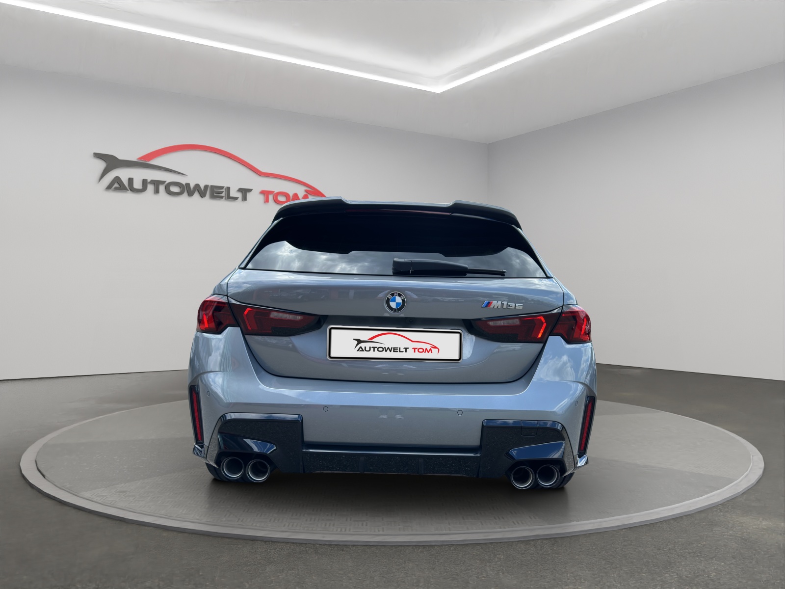 BMW M135 xDrive M Sport Pro * CH * Gratis Service *-image-3