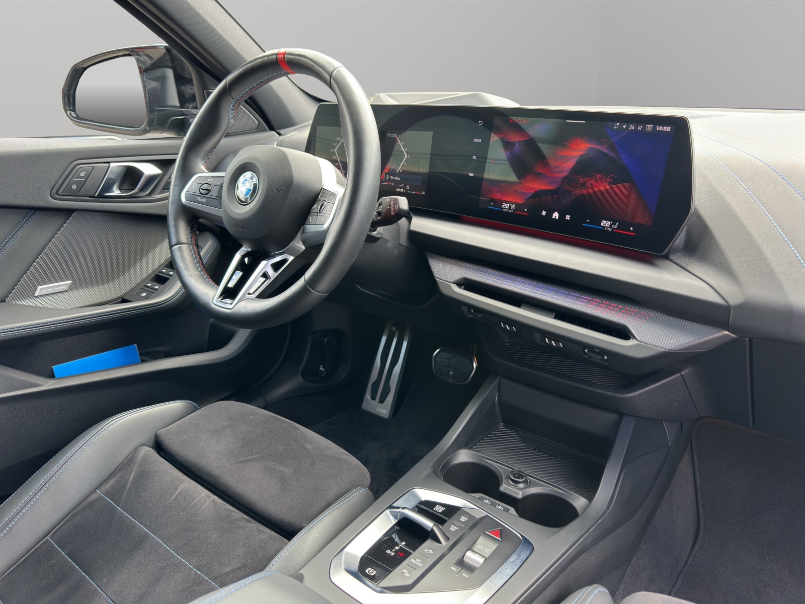 BMW M135 xDrive M Sport Pro * CH * Gratis Service *-image-11