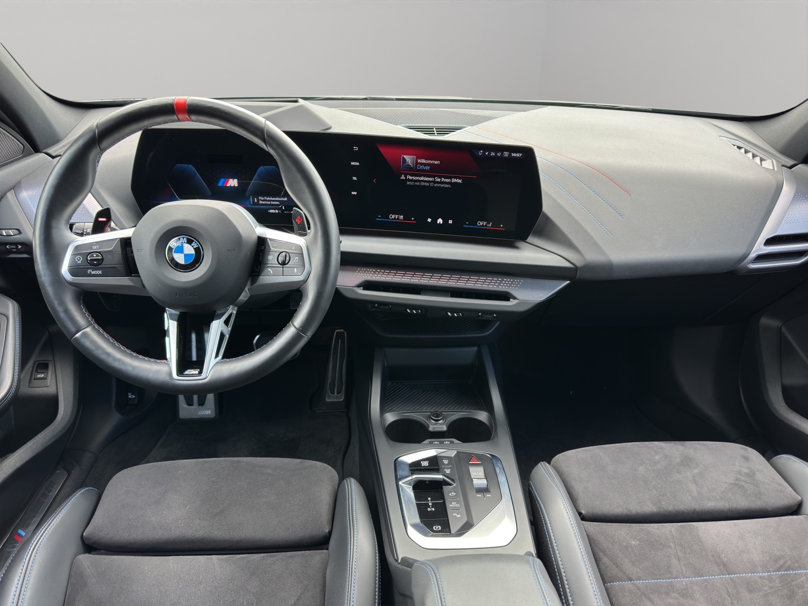 BMW M135 xDrive M Sport Pro * CH * Gratis Service *-image-10