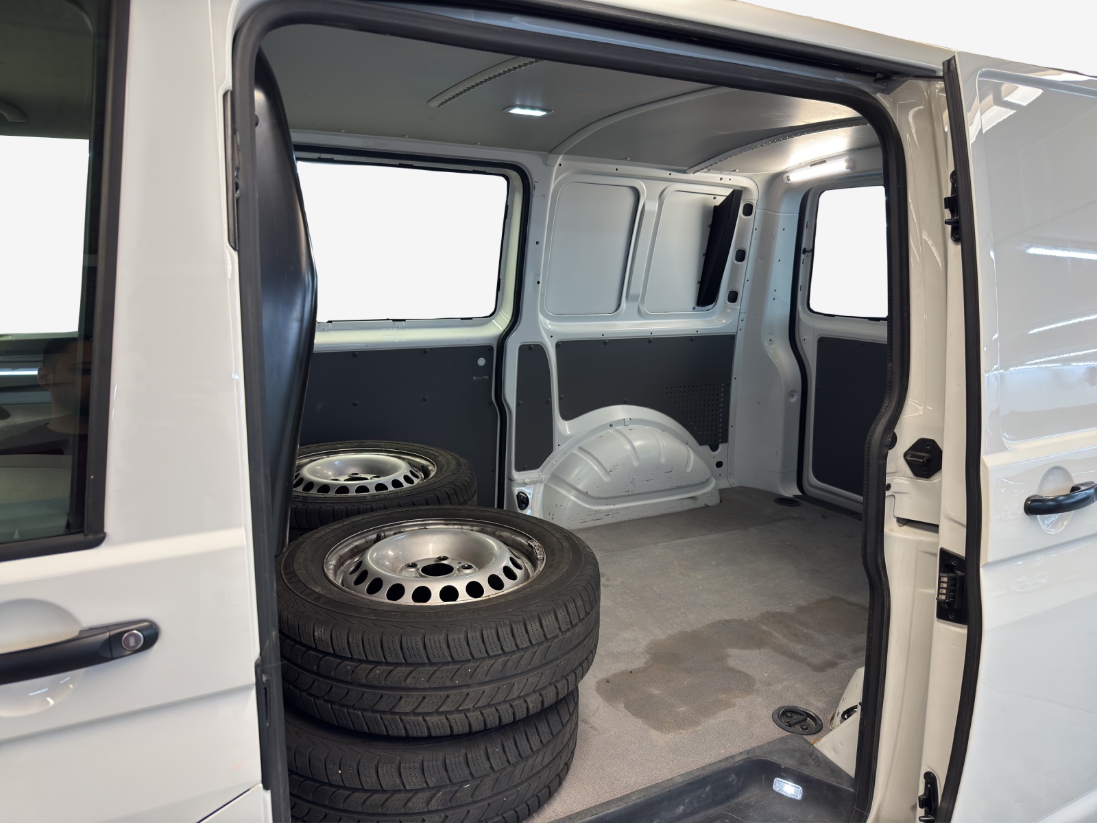 VW T6.1 2.0 TDI DSG-image-11