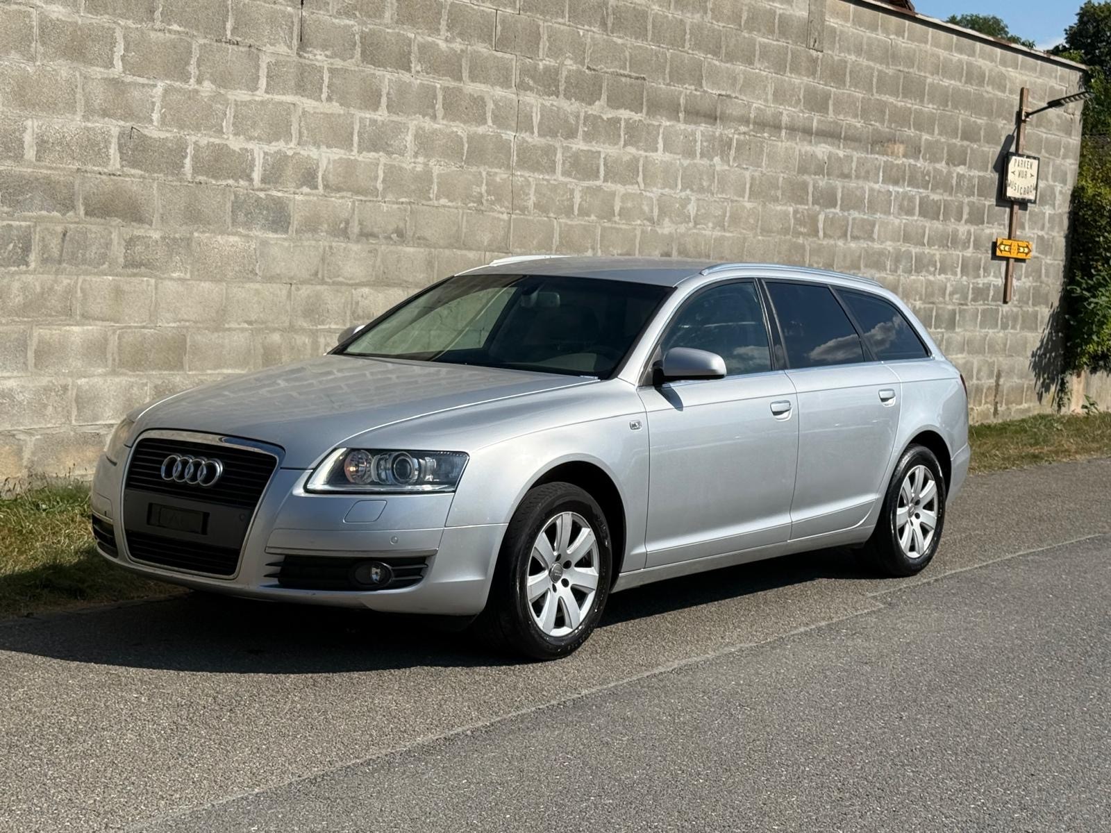 AUDI A6 Avant 2.4 V6-image-0