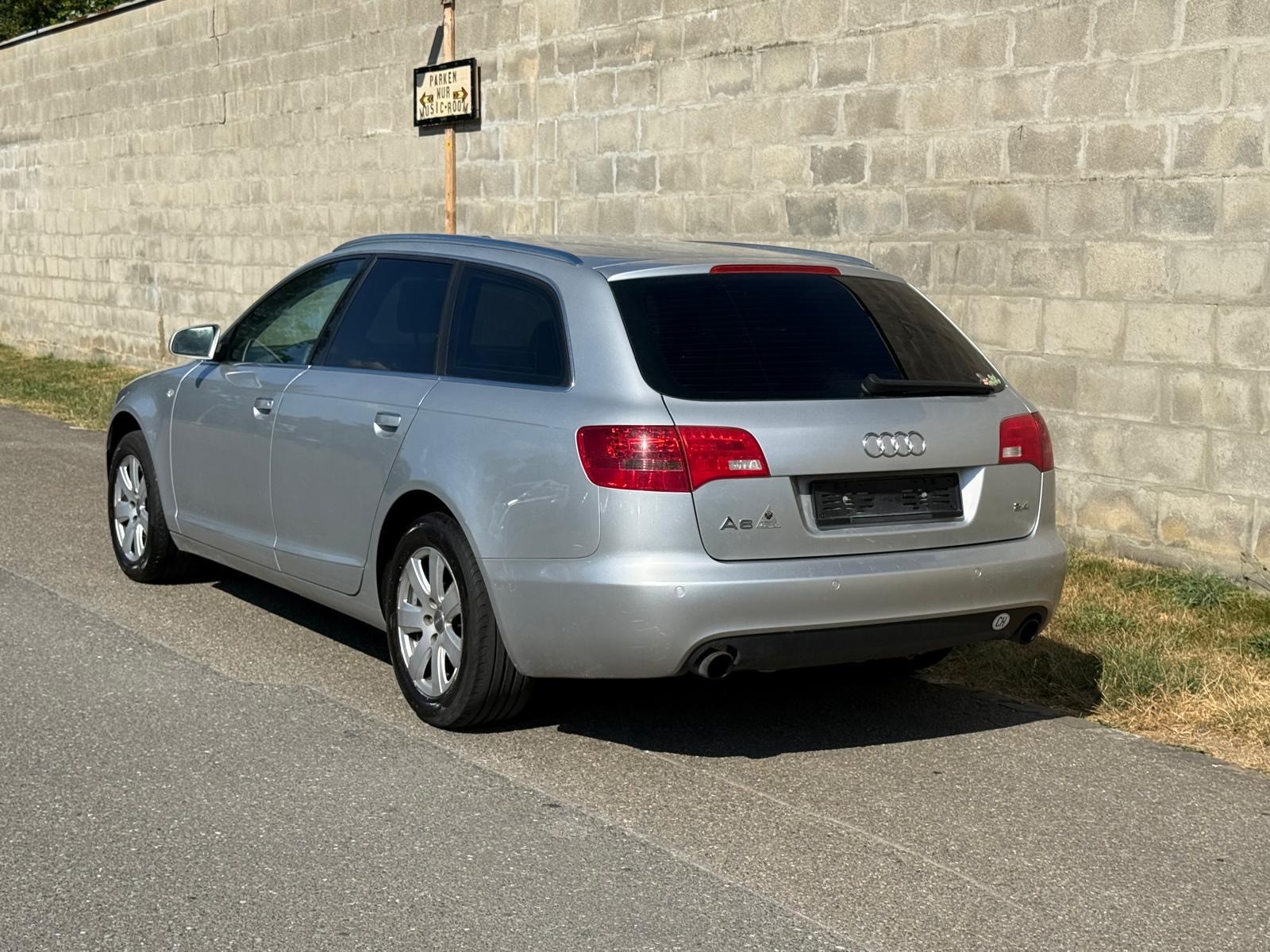 AUDI A6 Avant 2.4 V6-image-2