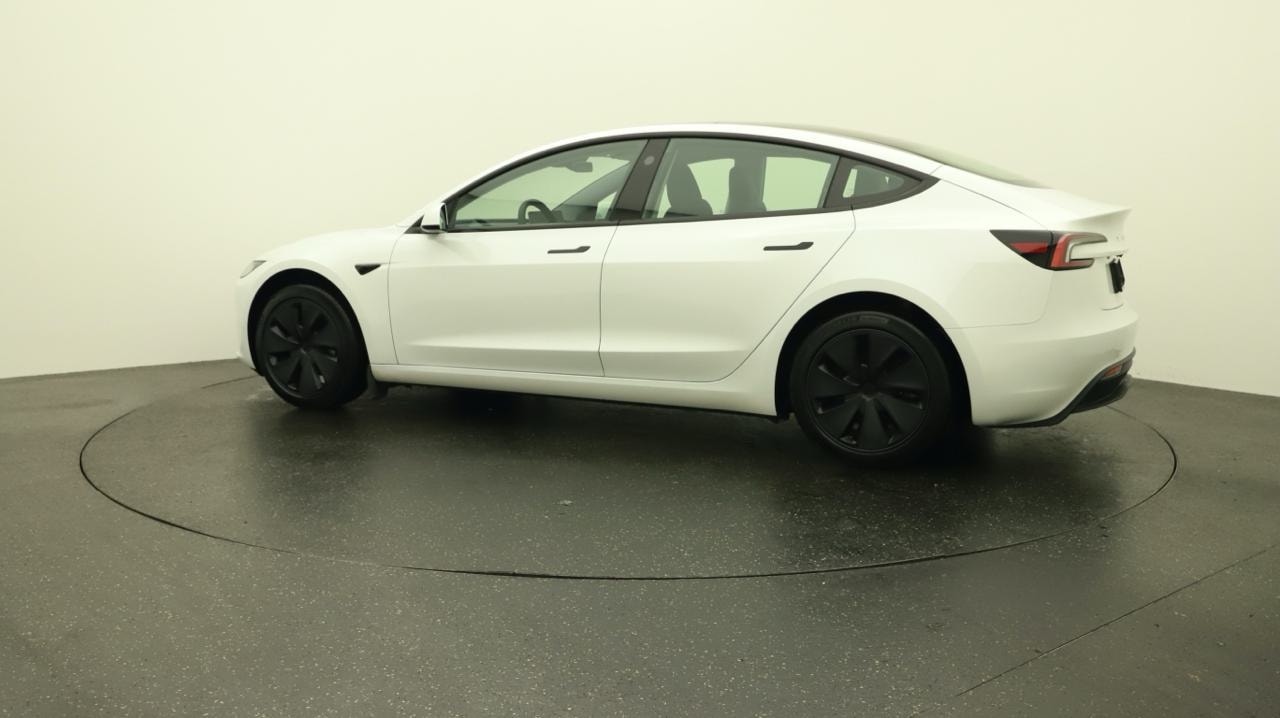 TESLA Model 3 Long Range RWD-showroom-element-2