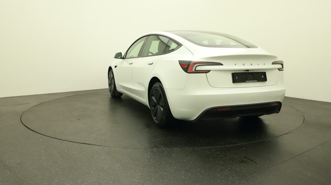 TESLA Model 3 Long Range RWD-showroom-element-3