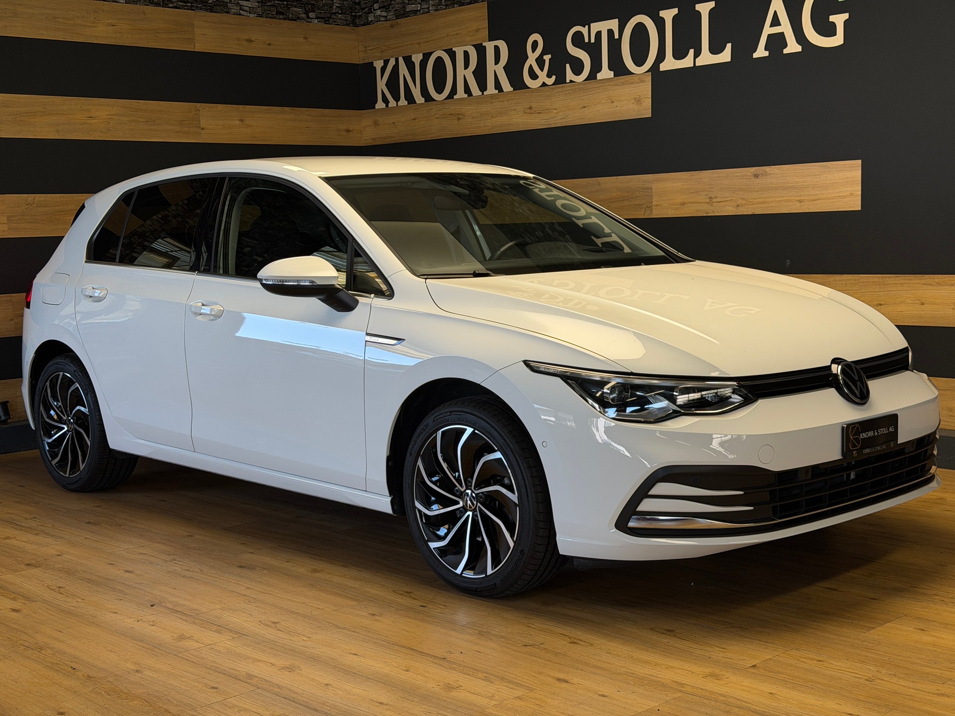 VW Golf 1.5 eTSI mHEV ACT Style DSG-image-2