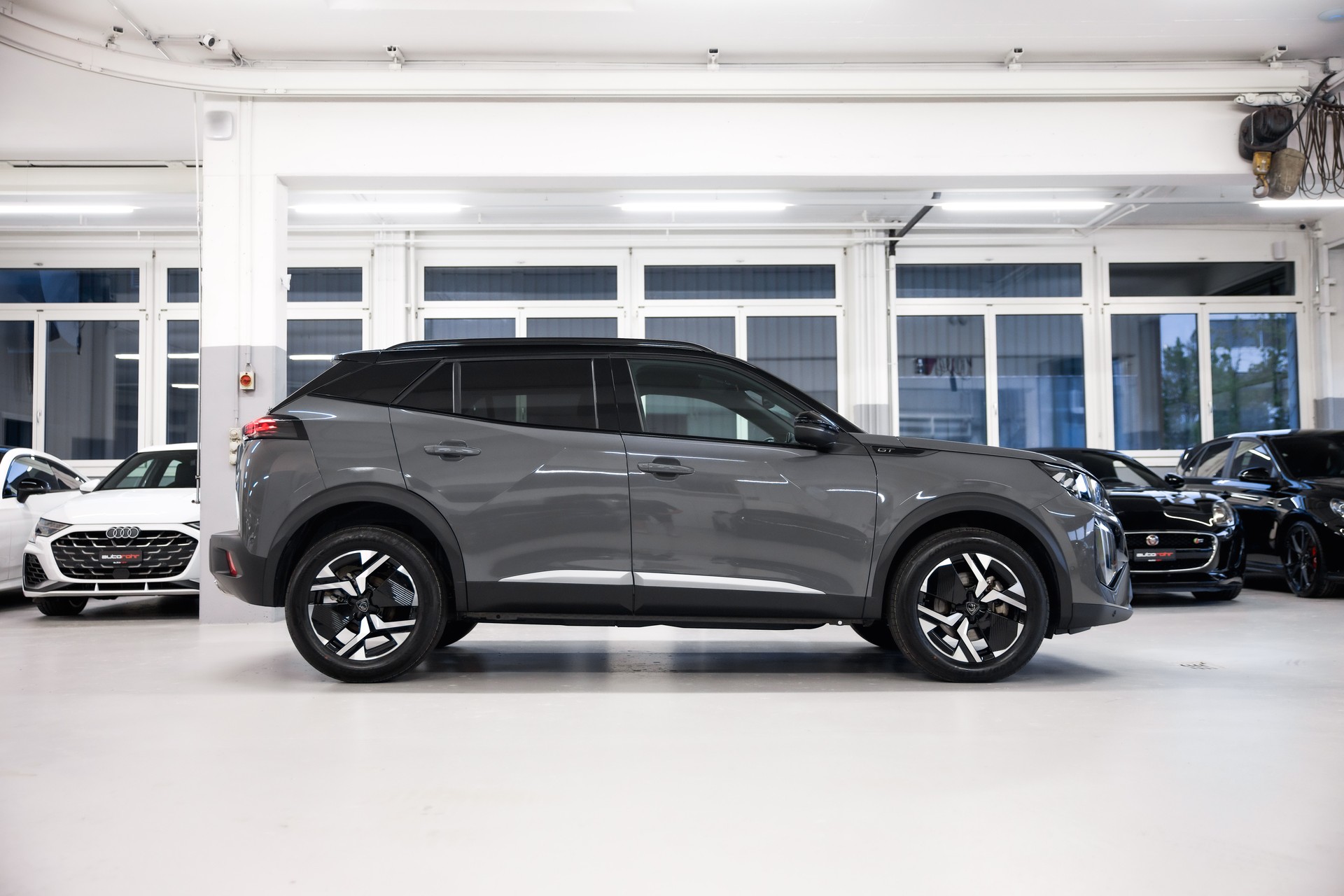 PEUGEOT 2008 1.2 145 MHEV GT Automat *CH-FHZ*-showroom-element-3