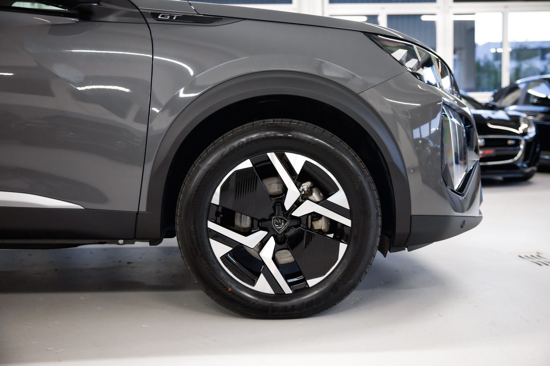 PEUGEOT 2008 1.2 145 MHEV GT Automat *CH-FHZ*-image-10