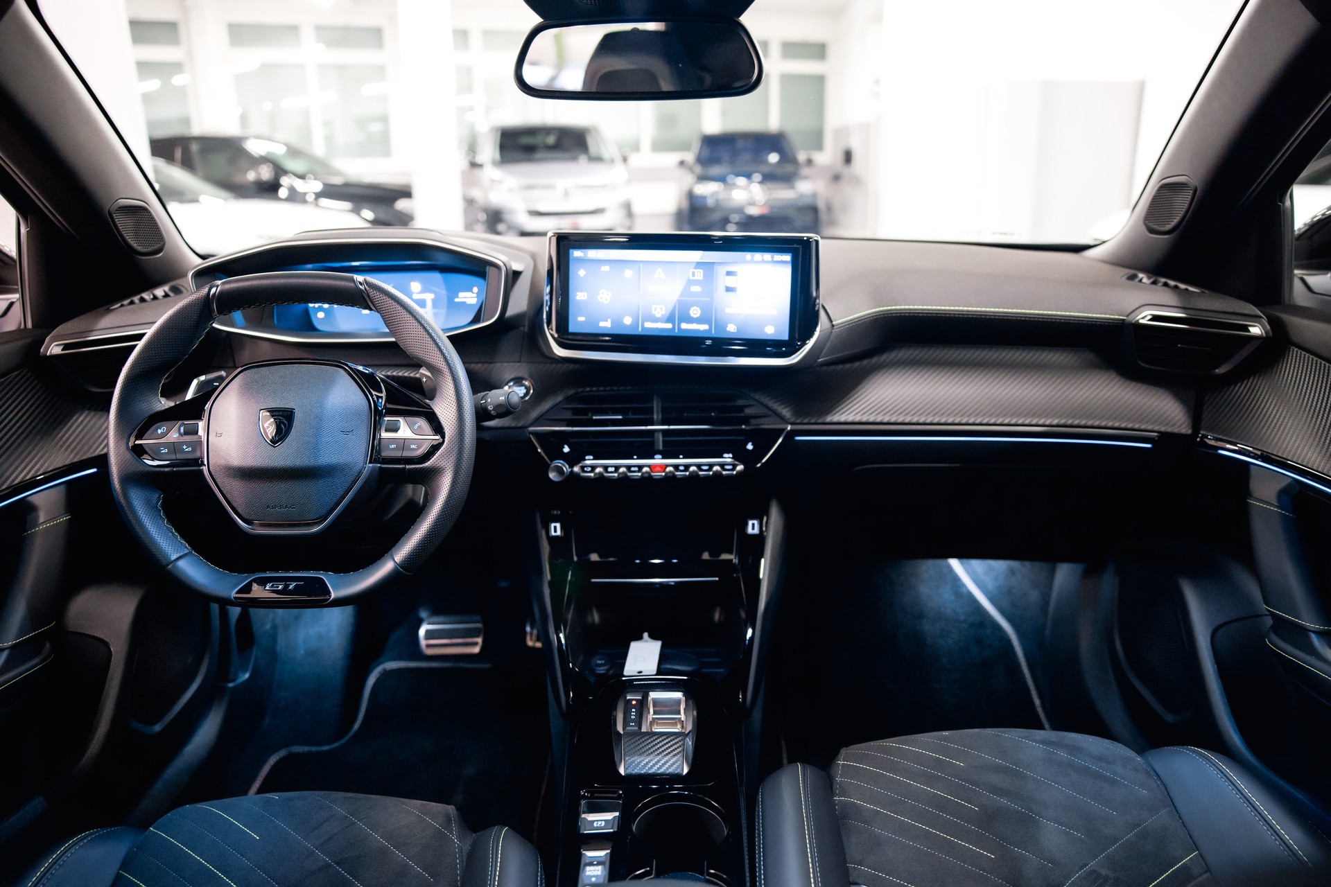 PEUGEOT 2008 1.2 145 MHEV GT Automat *CH-FHZ*-image-16