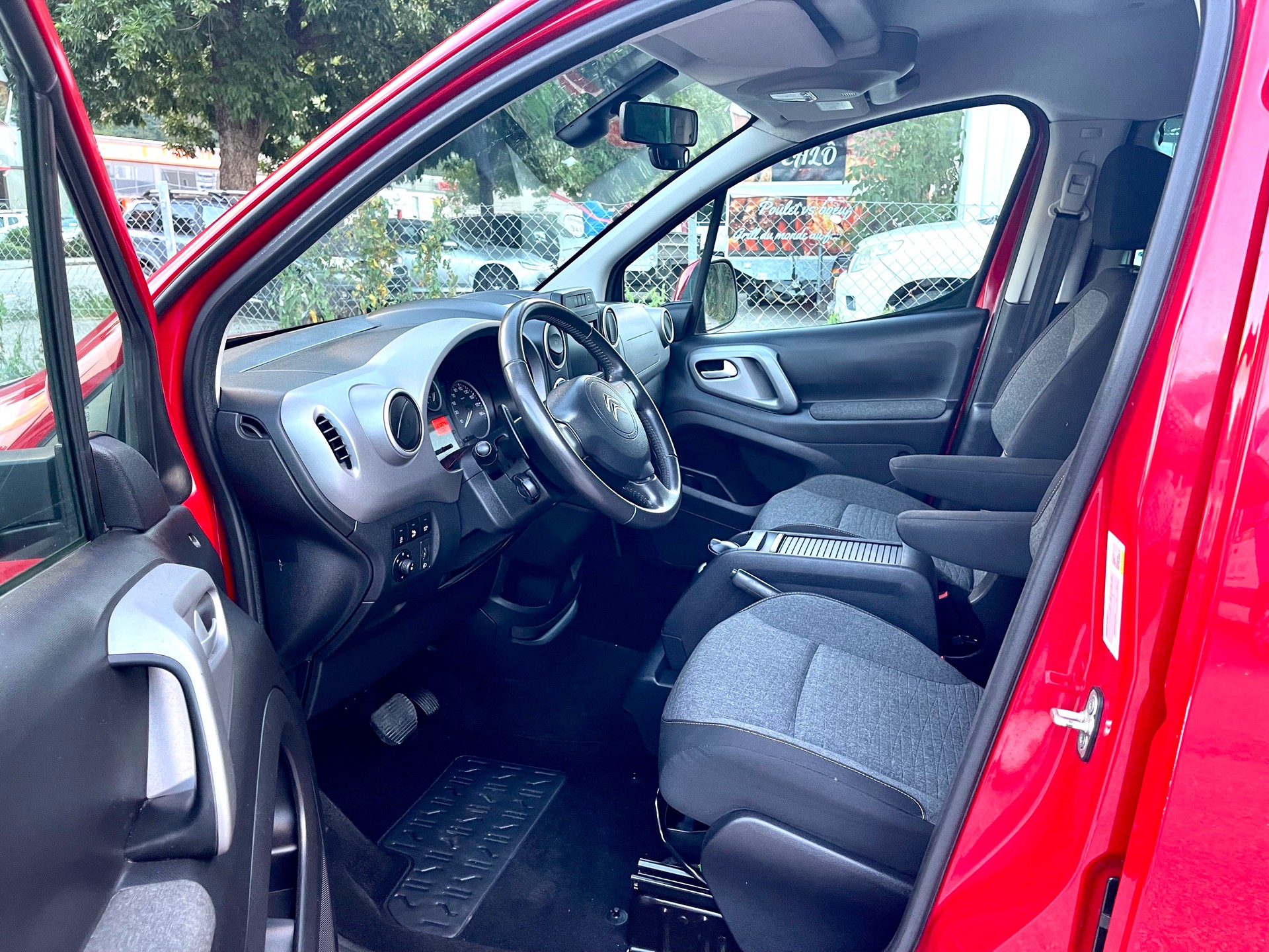 CITROEN Berlingo 1.6 BlueHDi Feel ETG6-image-18