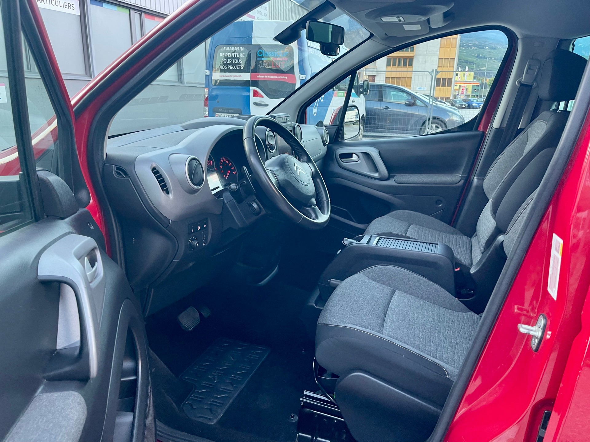 CITROEN Berlingo 1.6 BlueHDi Feel ETG6-image-29