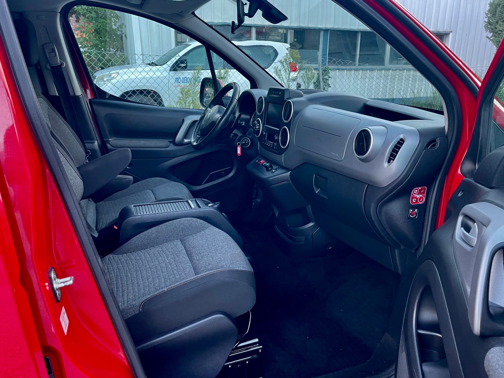CITROEN Berlingo 1.6 BlueHDi Feel ETG6-image-21