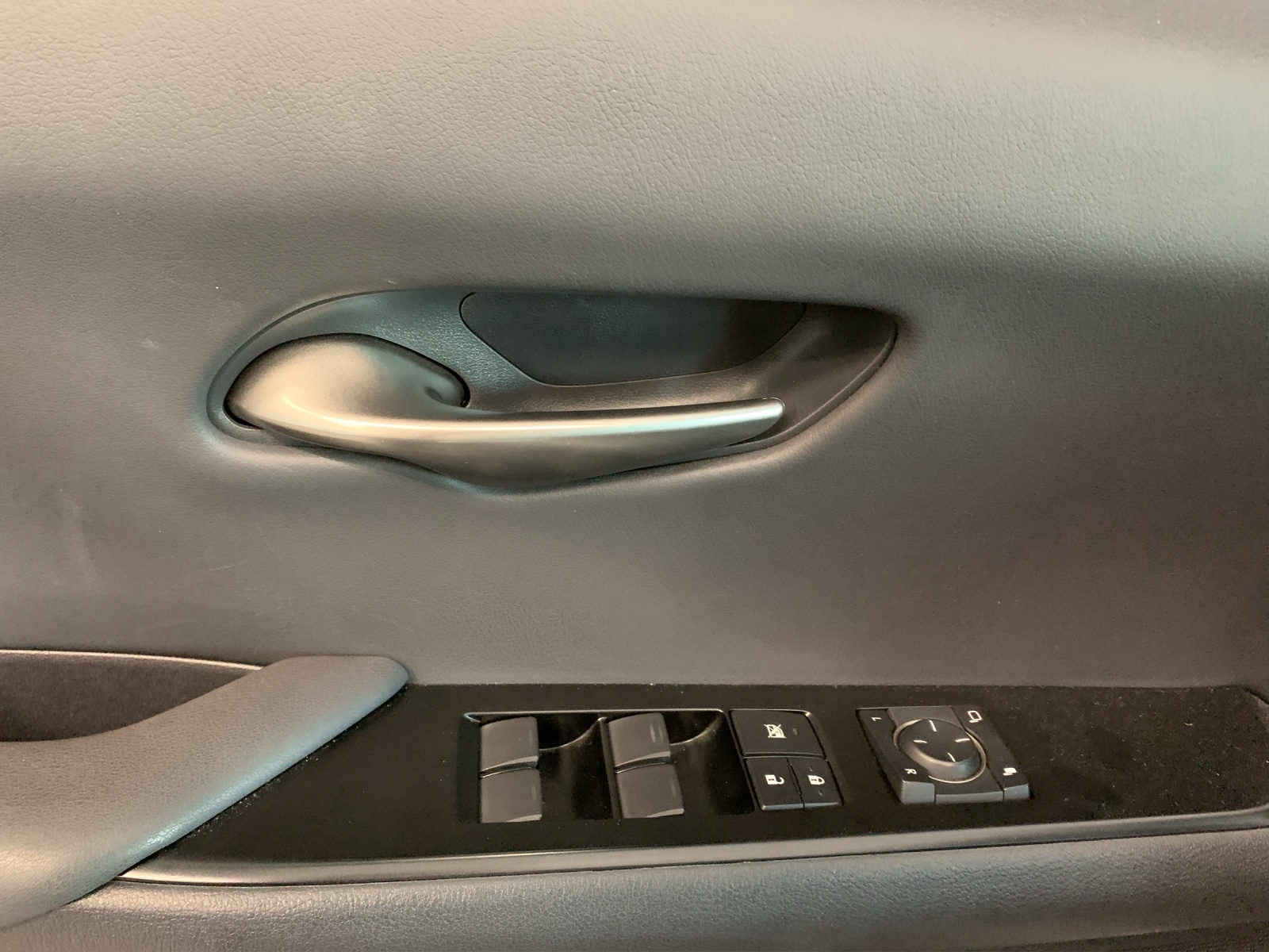 Image LEXUS UX UX 300e Impression