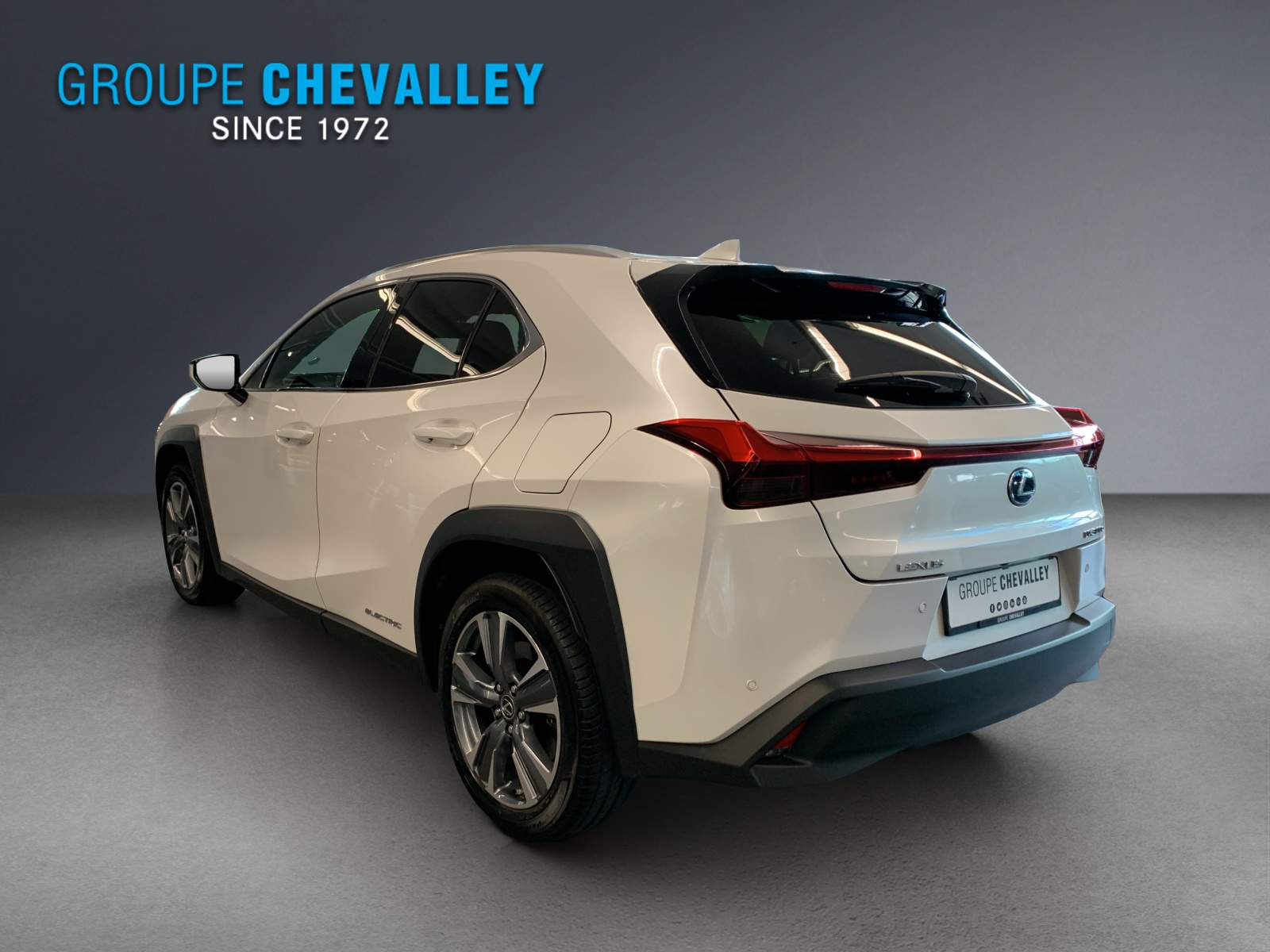 LEXUS UX 300e Impression-showroom-element-2