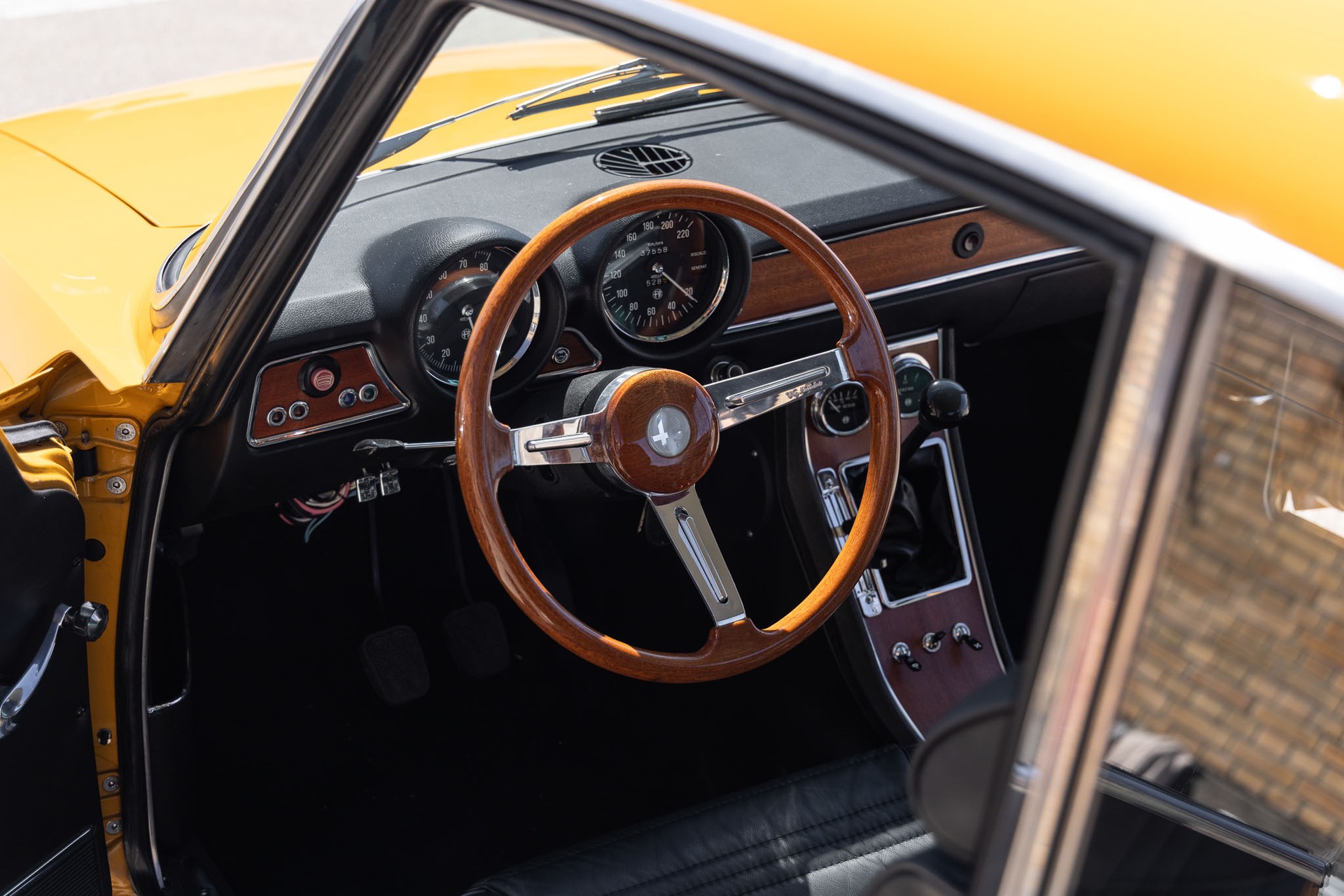 ALFA ROMEO 1750 GTV-image-13