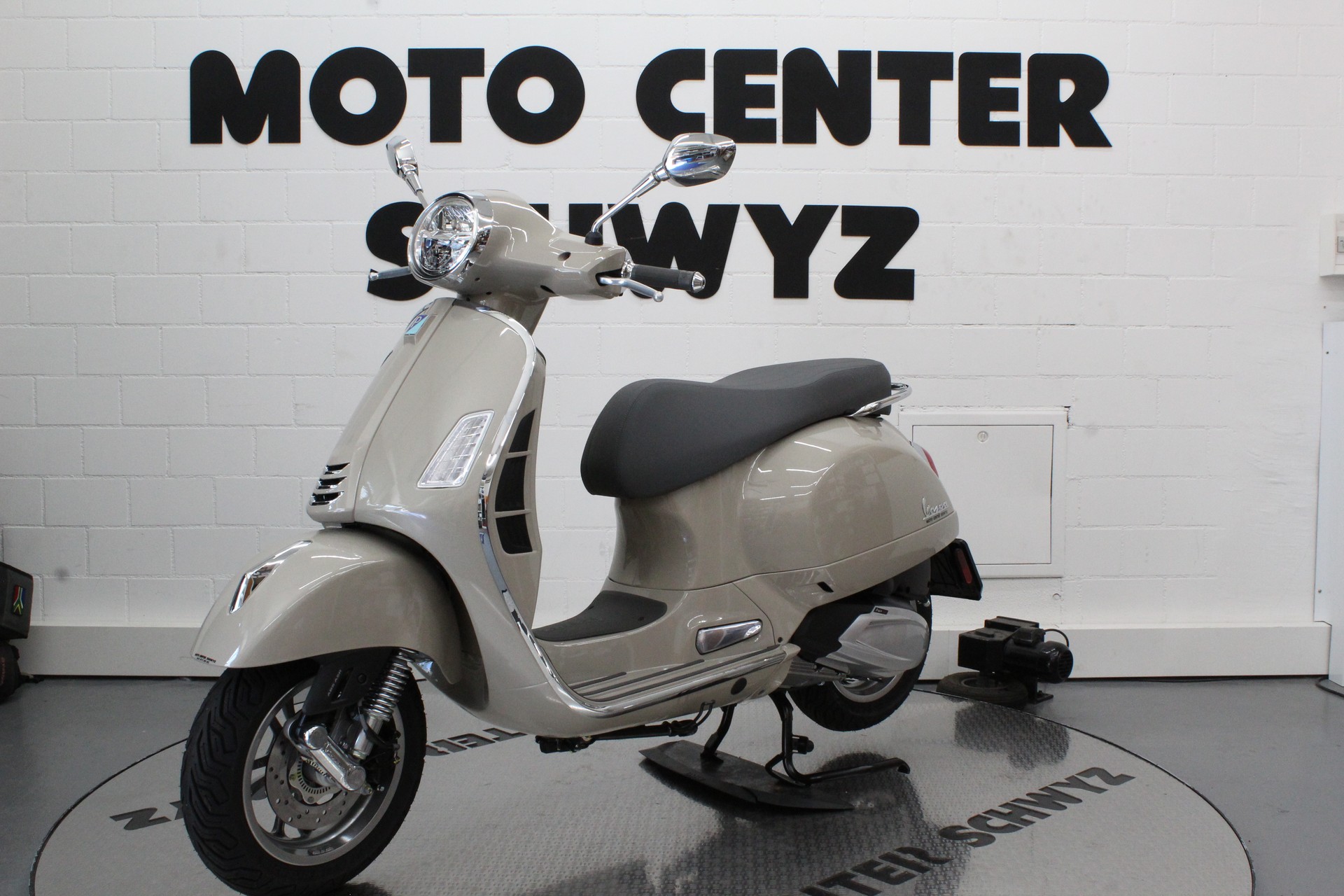 PIAGGIO Vespa GTS 310-showroom-element-3