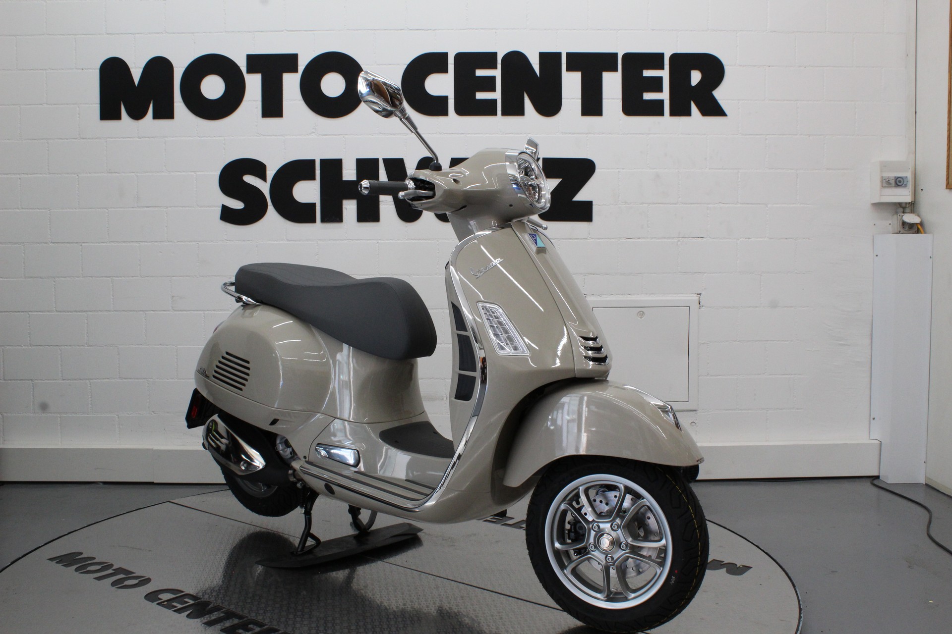 PIAGGIO Vespa GTS 310-showroom-element-1