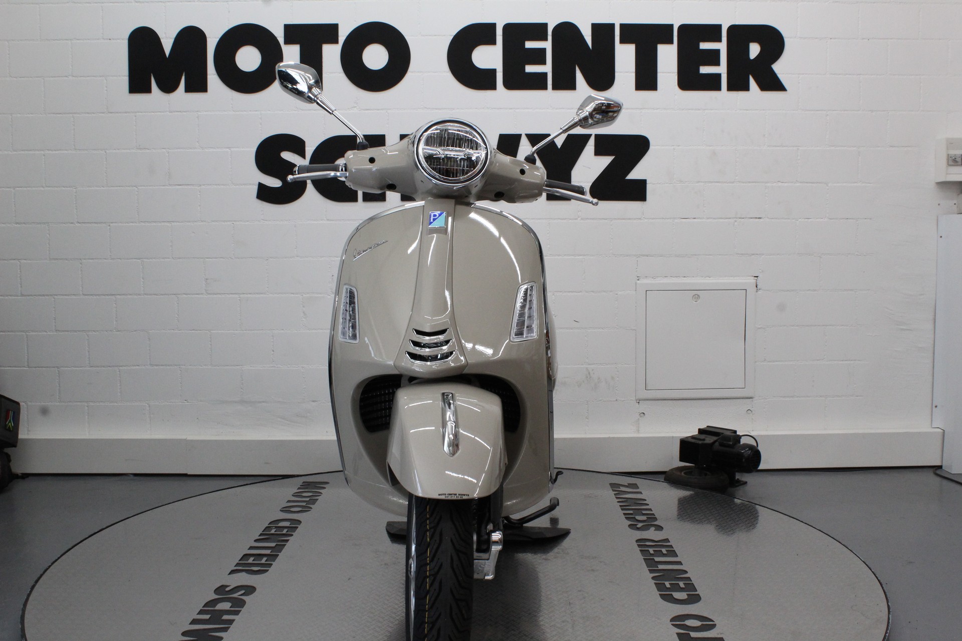 PIAGGIO Vespa GTS 310-showroom-element-2