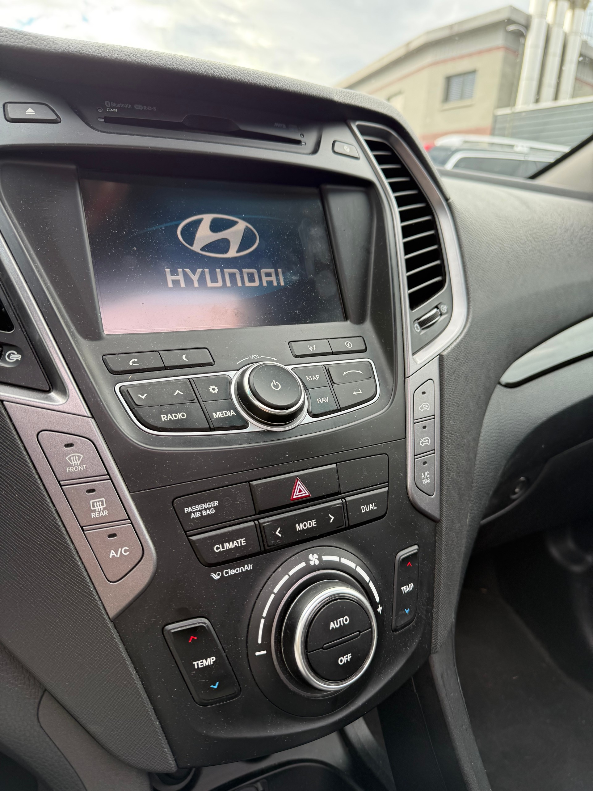 HYUNDAI Santa Fe 2.2 CRDI Premium 4WD Automatic-image-14