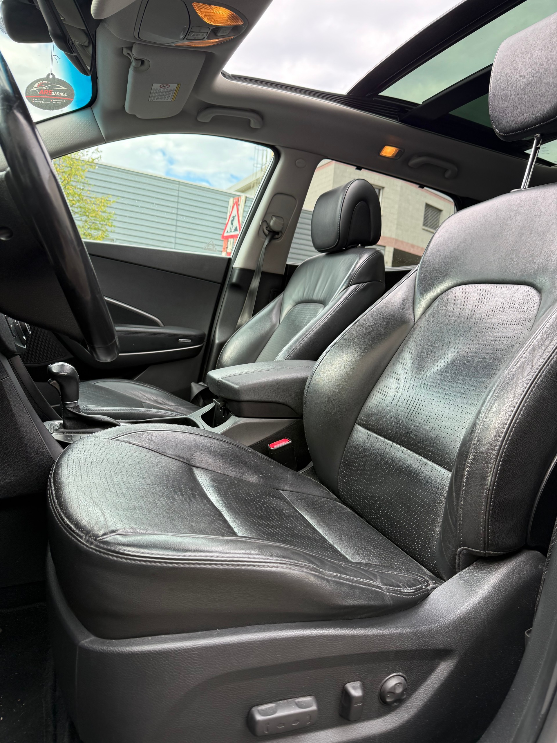 HYUNDAI Santa Fe 2.2 CRDI Premium 4WD Automatic-image-10