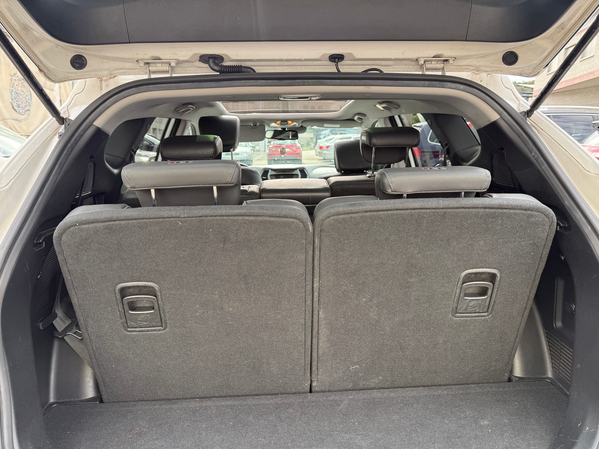 HYUNDAI Santa Fe 2.2 CRDI Premium 4WD Automatic-image-9