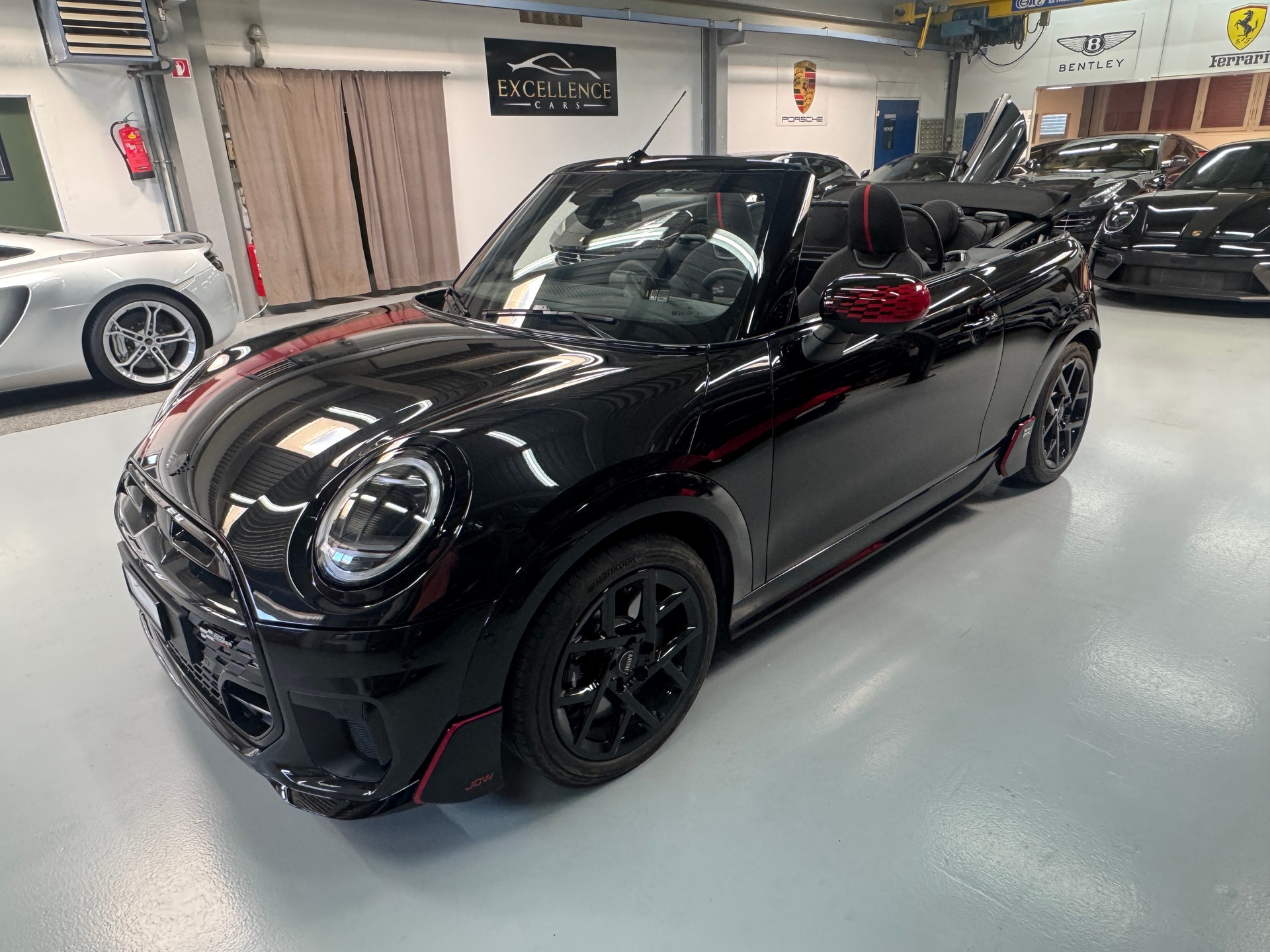 MINI Cooper C Cabriolet DKG AVEC John Cooper Works Trim et pack XL-showroom-element-1