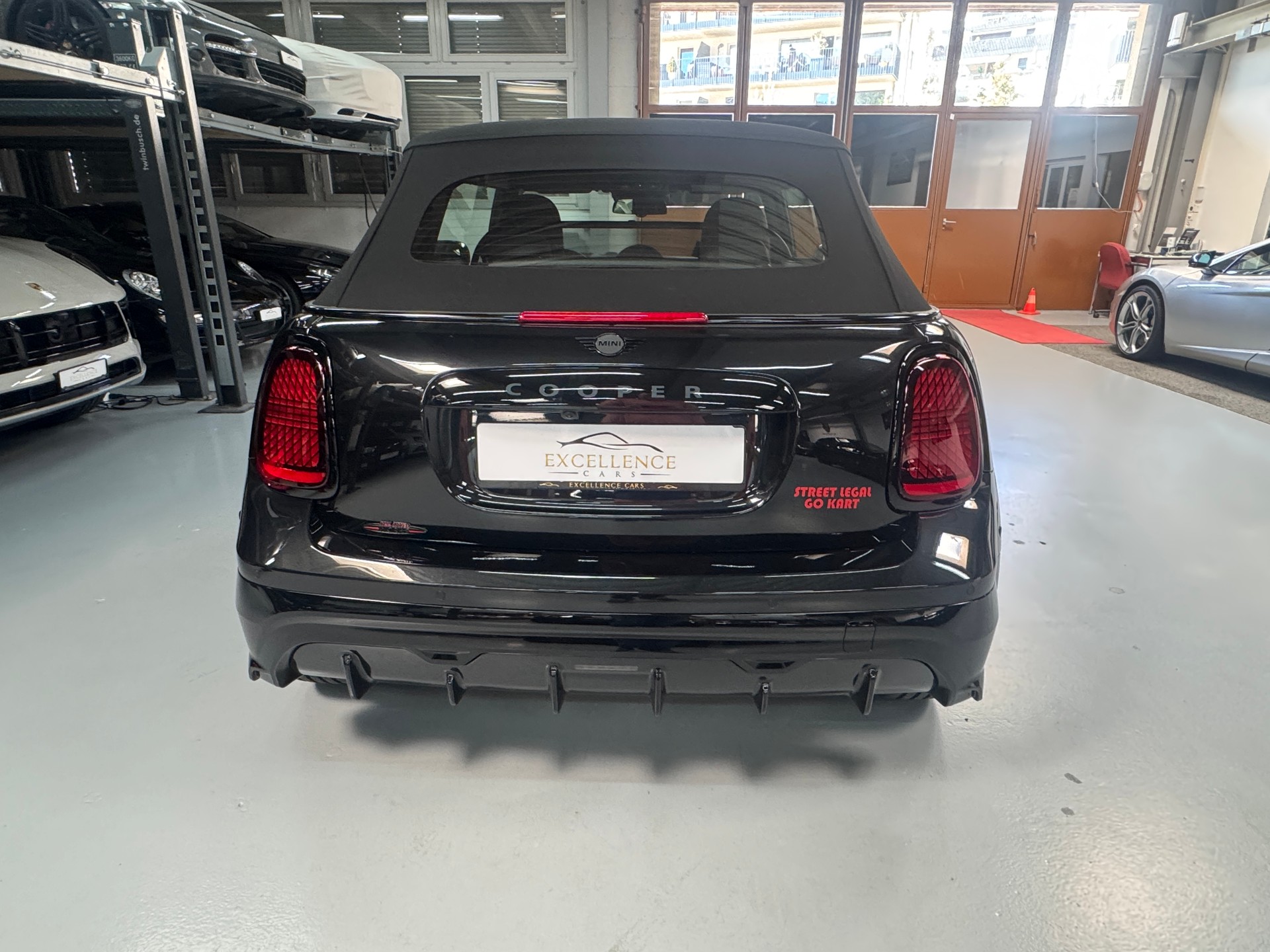 MINI Cooper C Cabriolet DKG AVEC John Cooper Works Trim et pack XL-image-13