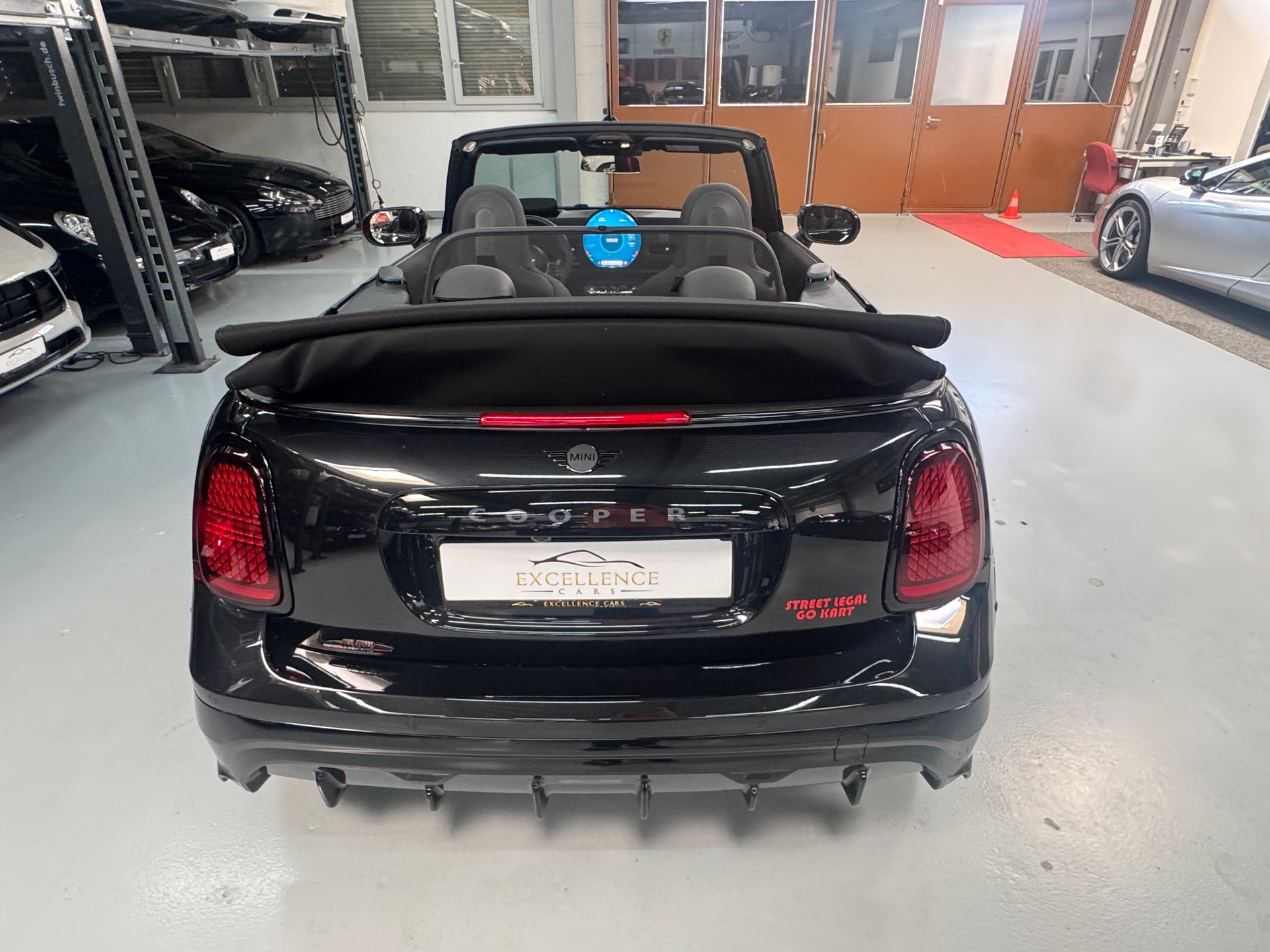 MINI Cooper C Cabriolet DKG AVEC John Cooper Works Trim et pack XL-image-10