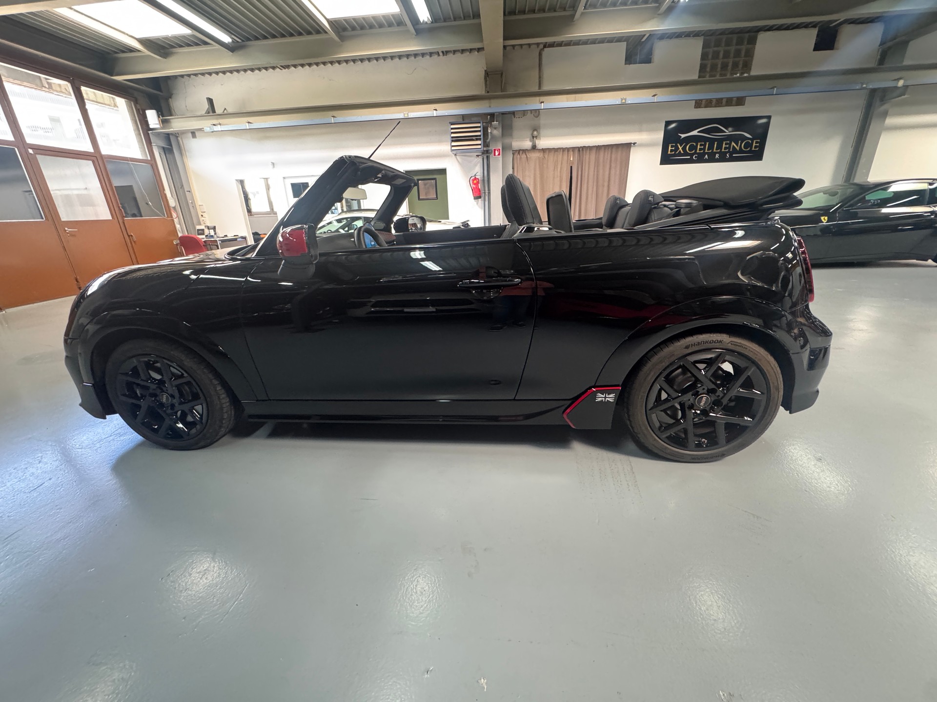 MINI Cooper C Cabriolet DKG AVEC John Cooper Works Trim et pack XL-image-5