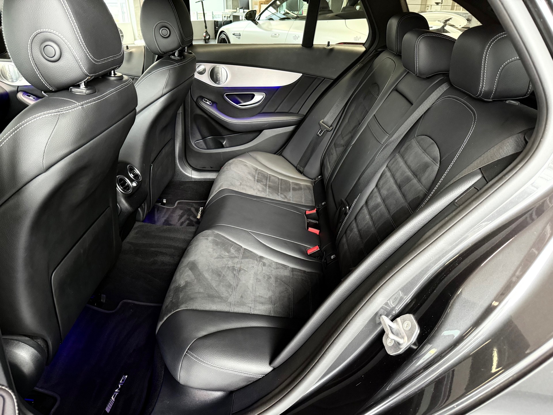 MERCEDES-BENZ C 220 d AMG Line 4Matic 9G-Tronic-image-12