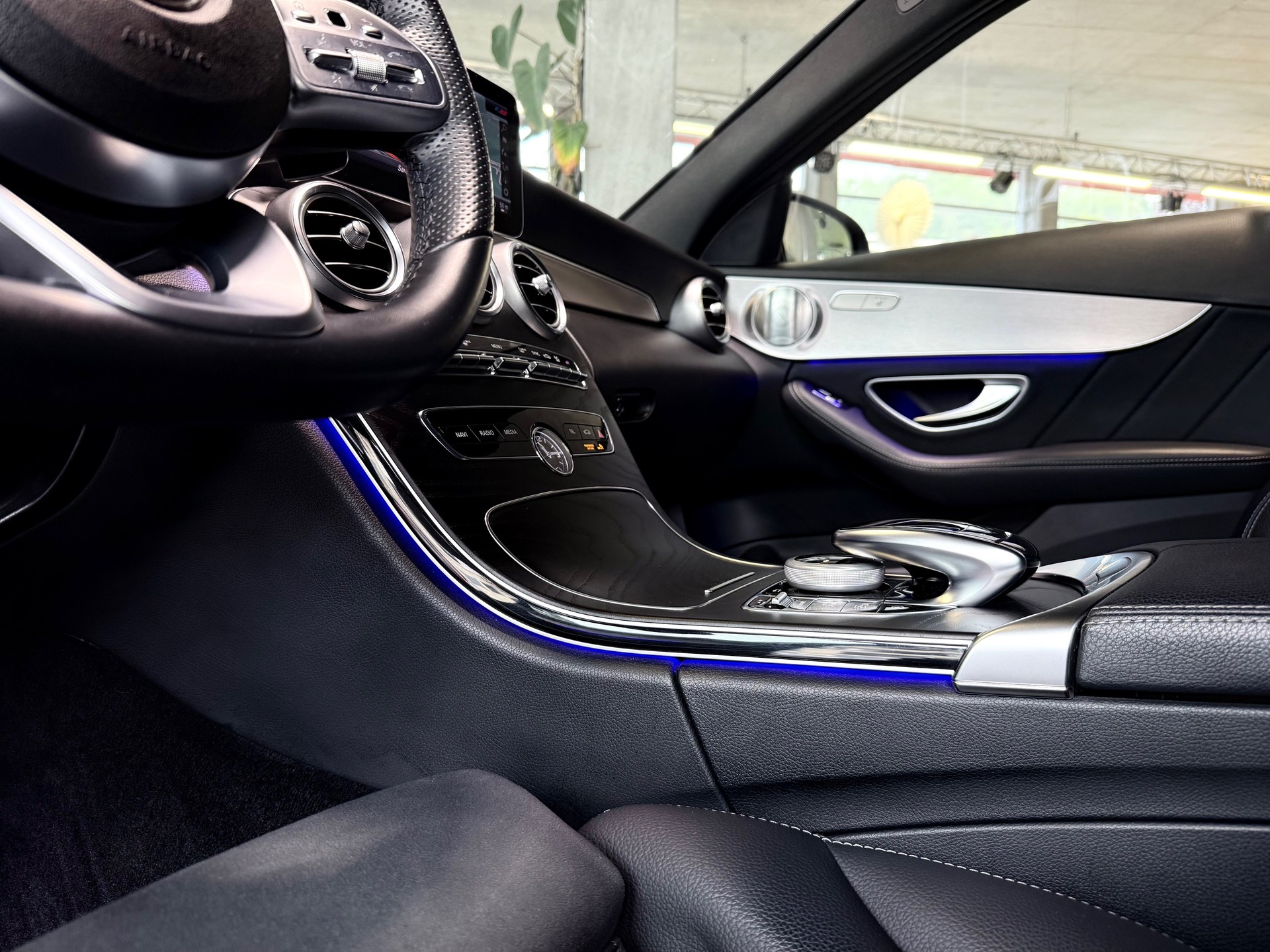 MERCEDES-BENZ C 220 d AMG Line 4Matic 9G-Tronic-image-11