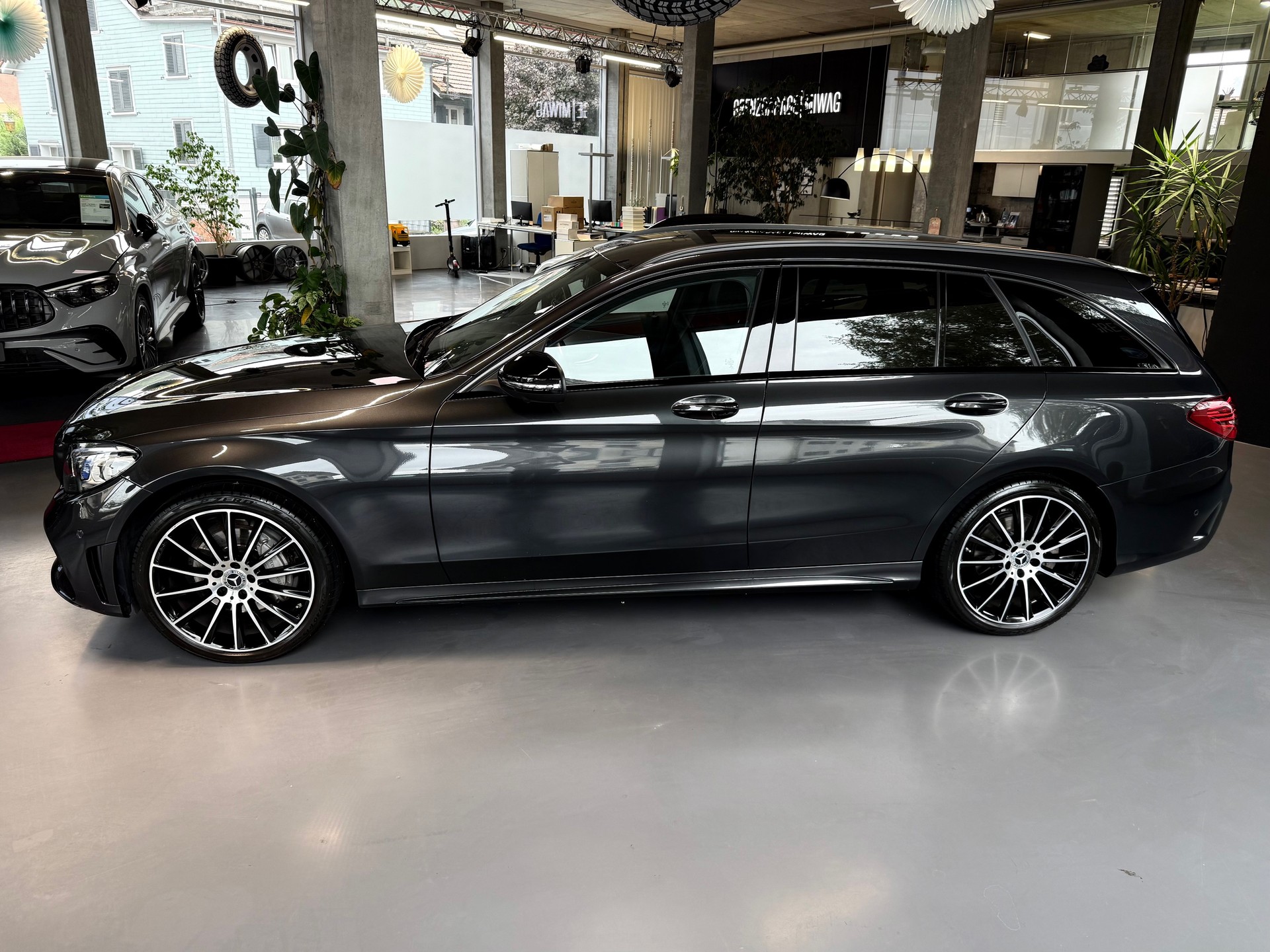 MERCEDES-BENZ C 220 d AMG Line 4Matic 9G-Tronic-image-2