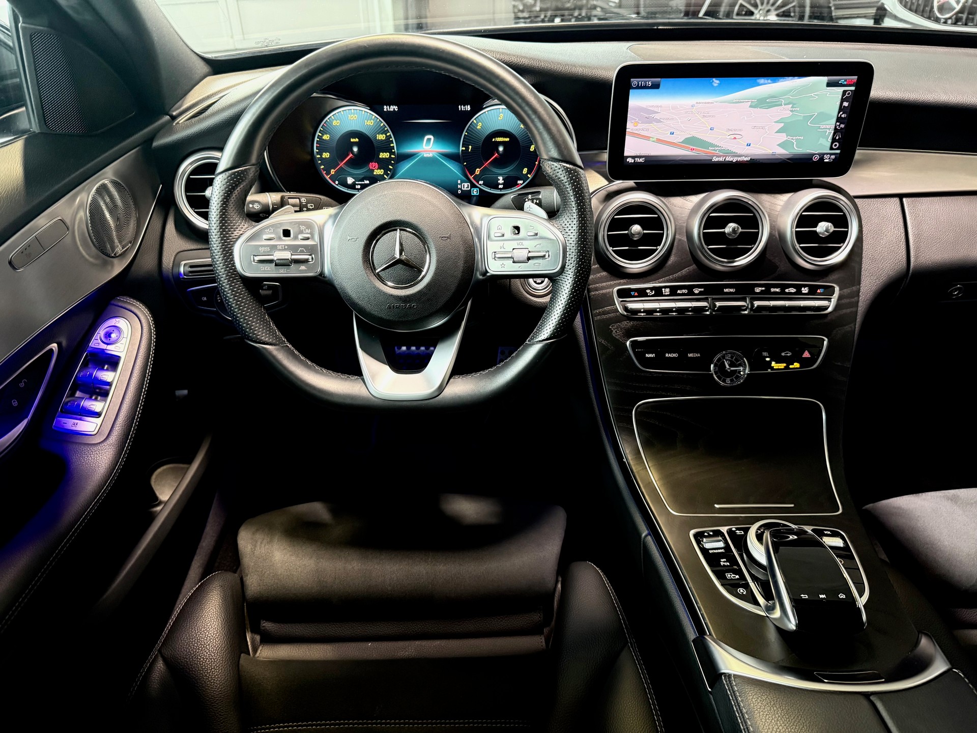 MERCEDES-BENZ C 220 d AMG Line 4Matic 9G-Tronic-image-13