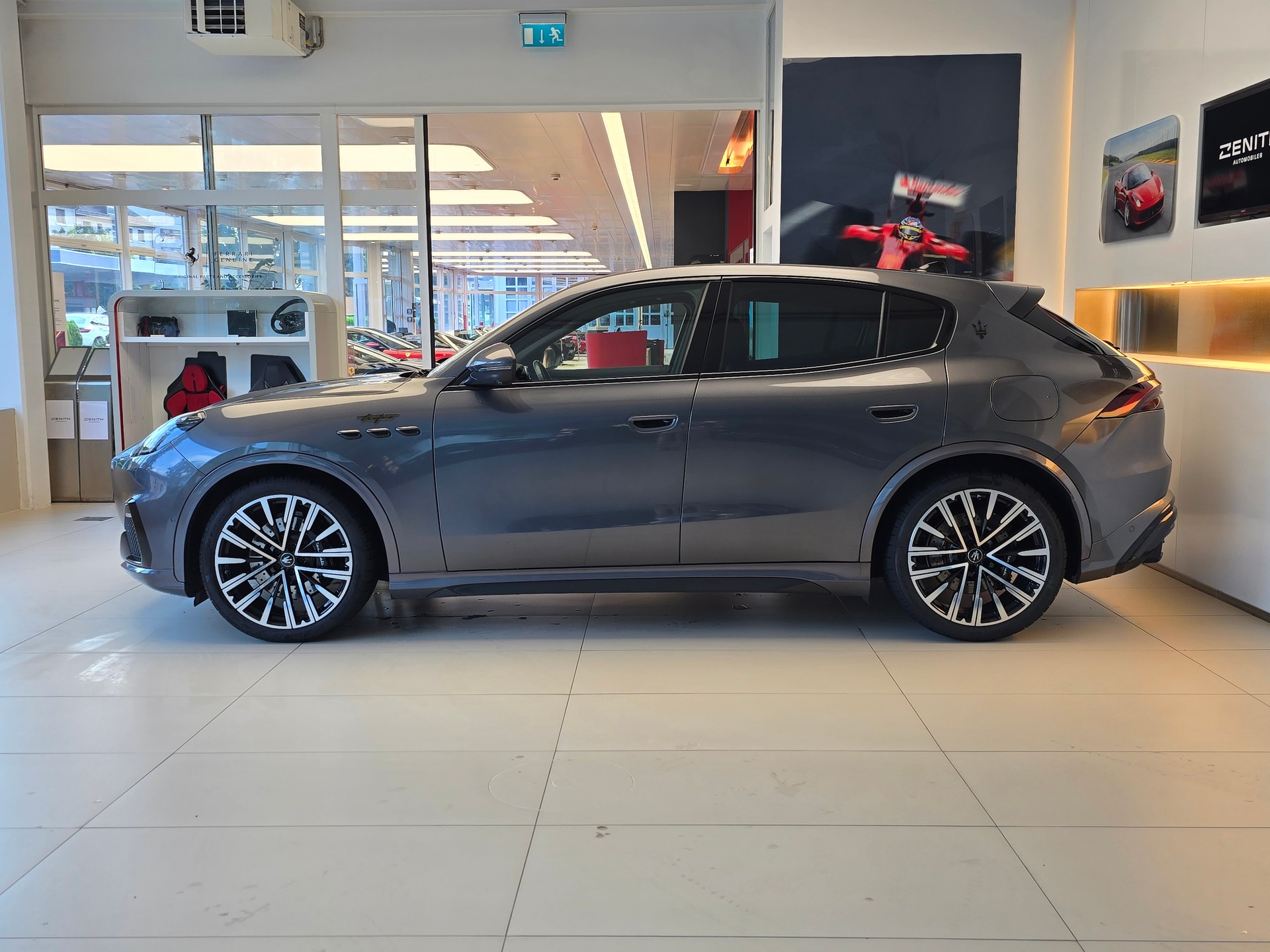 MASERATI Grecale 3.0 Trofeo Automatica-image-7