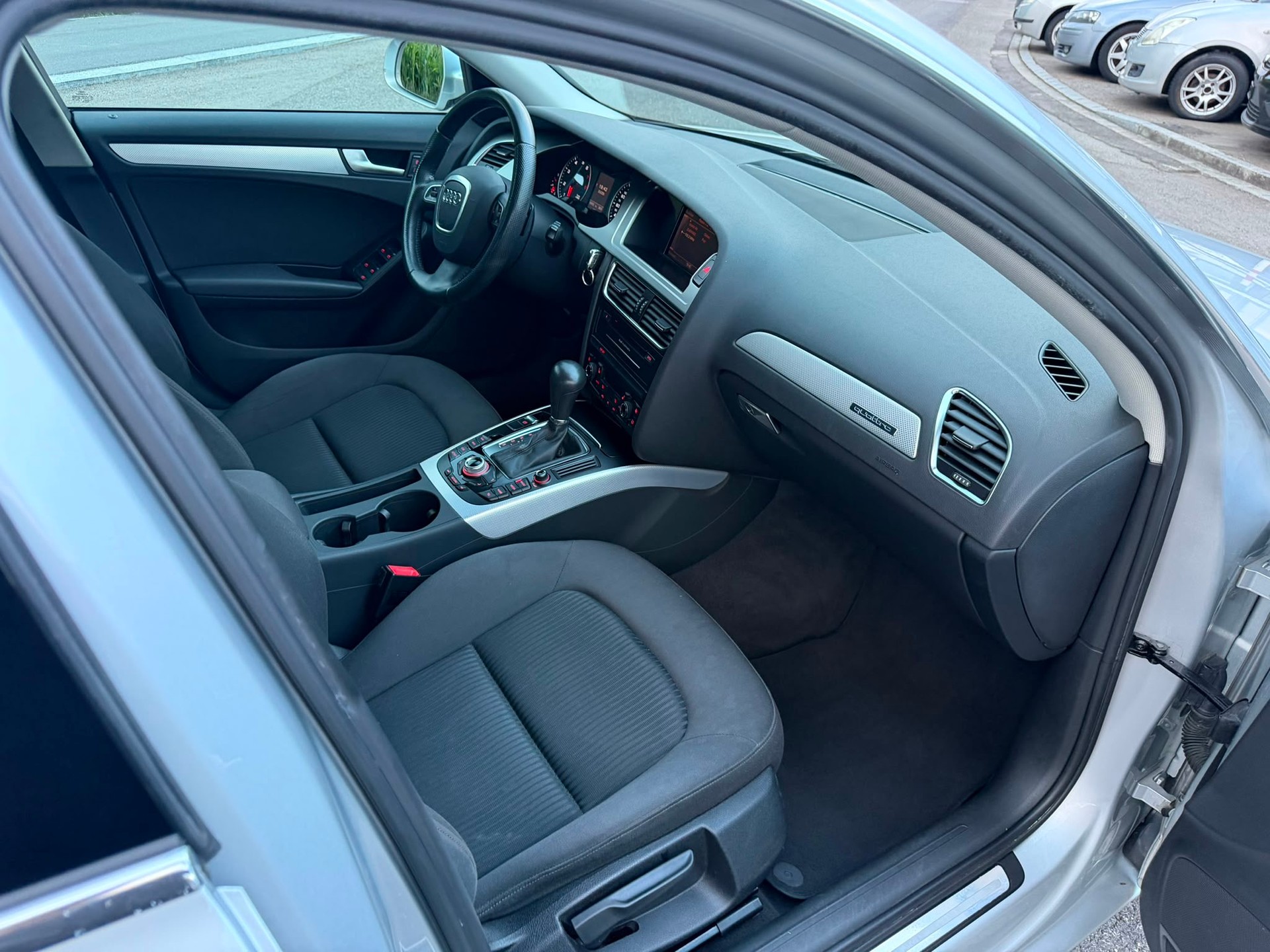 AUDI A4 Avant 2.0 TFSI quattro S-tronic-image-7