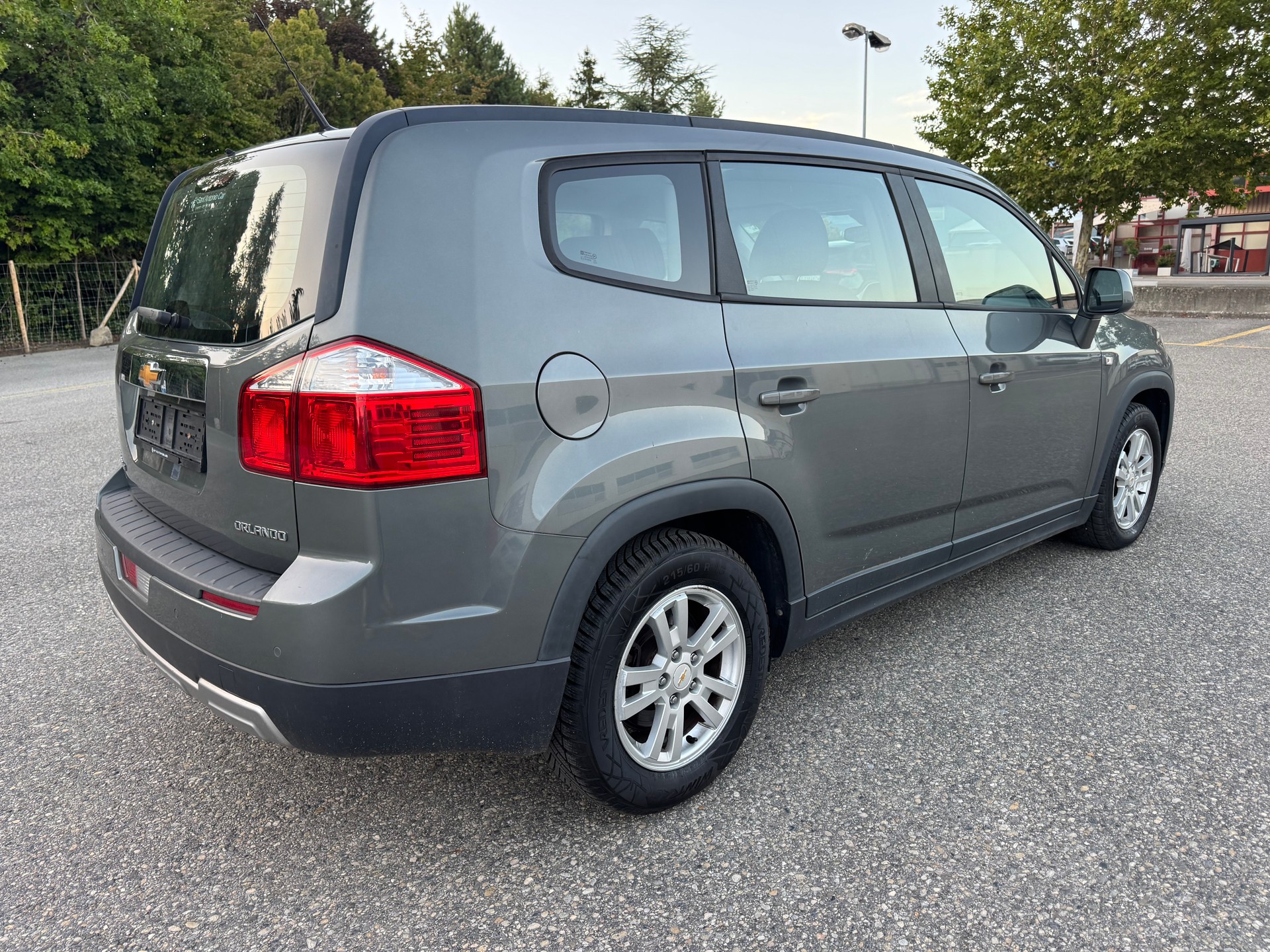 CHEVROLET Orlando 2.0 VCDi LS-image-6