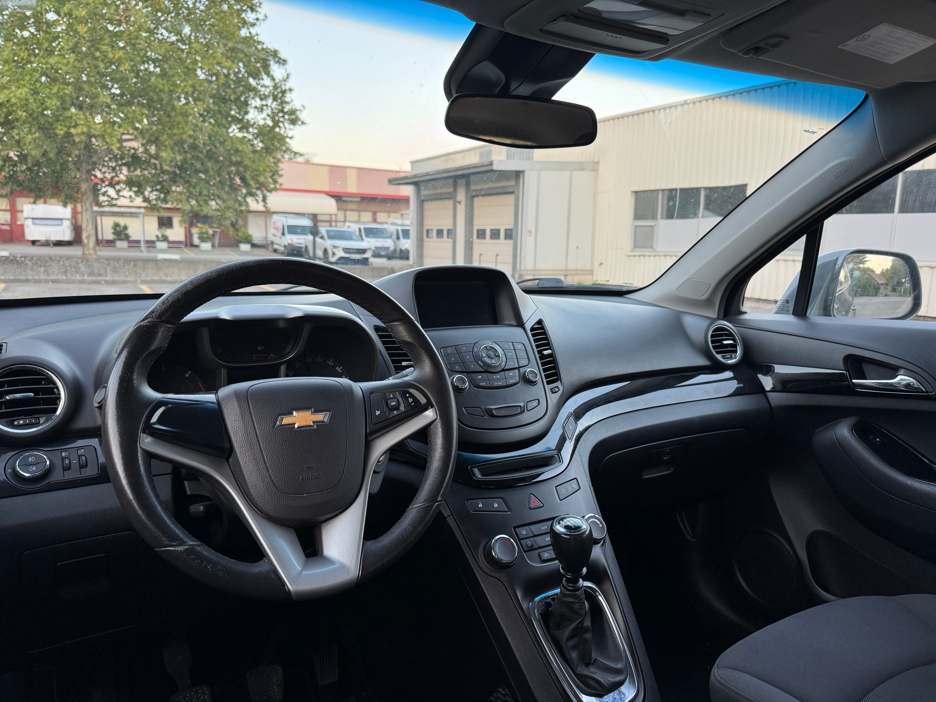 CHEVROLET Orlando 2.0 VCDi LS-image-10