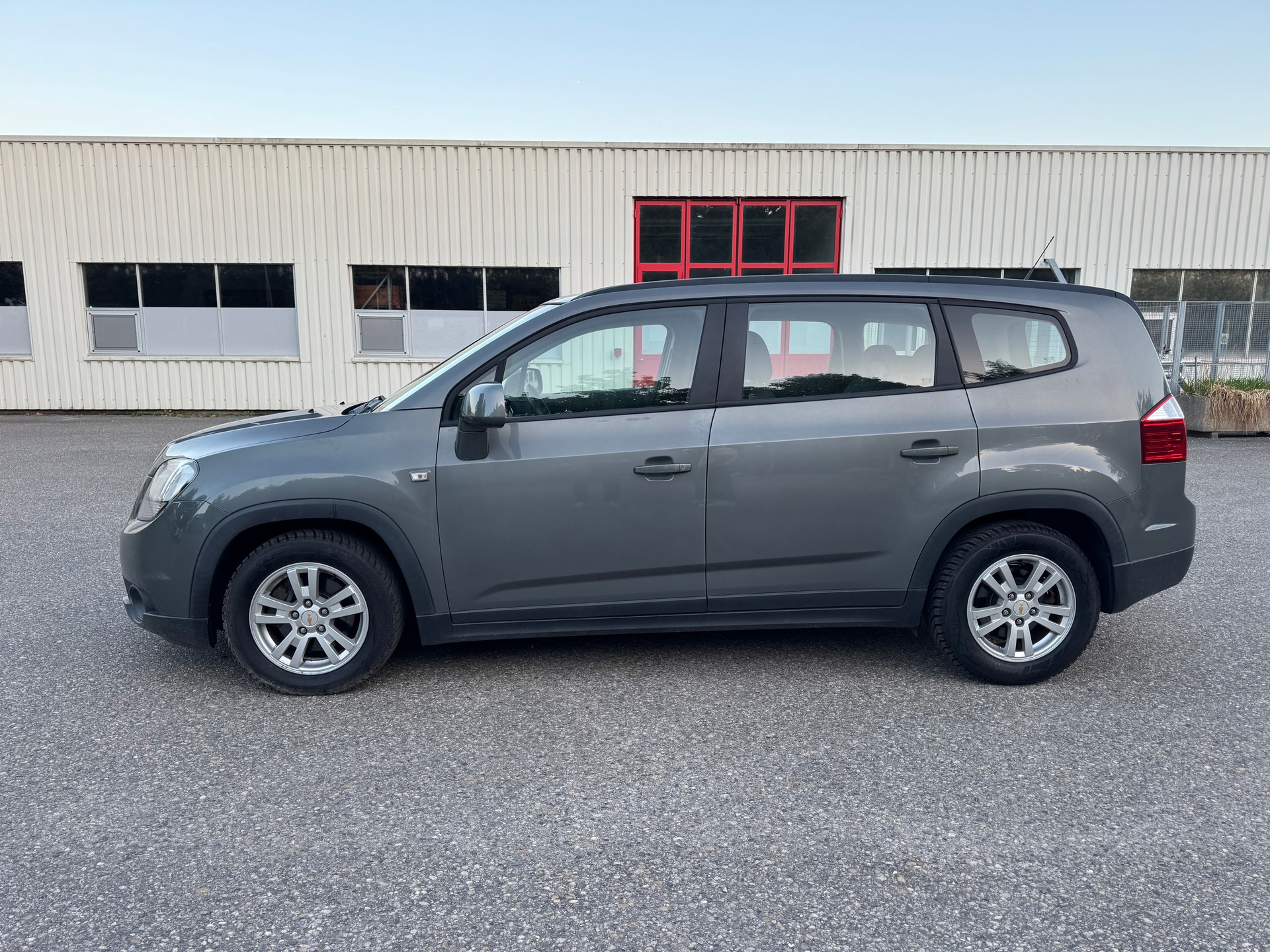 CHEVROLET Orlando 2.0 VCDi LS-image-2