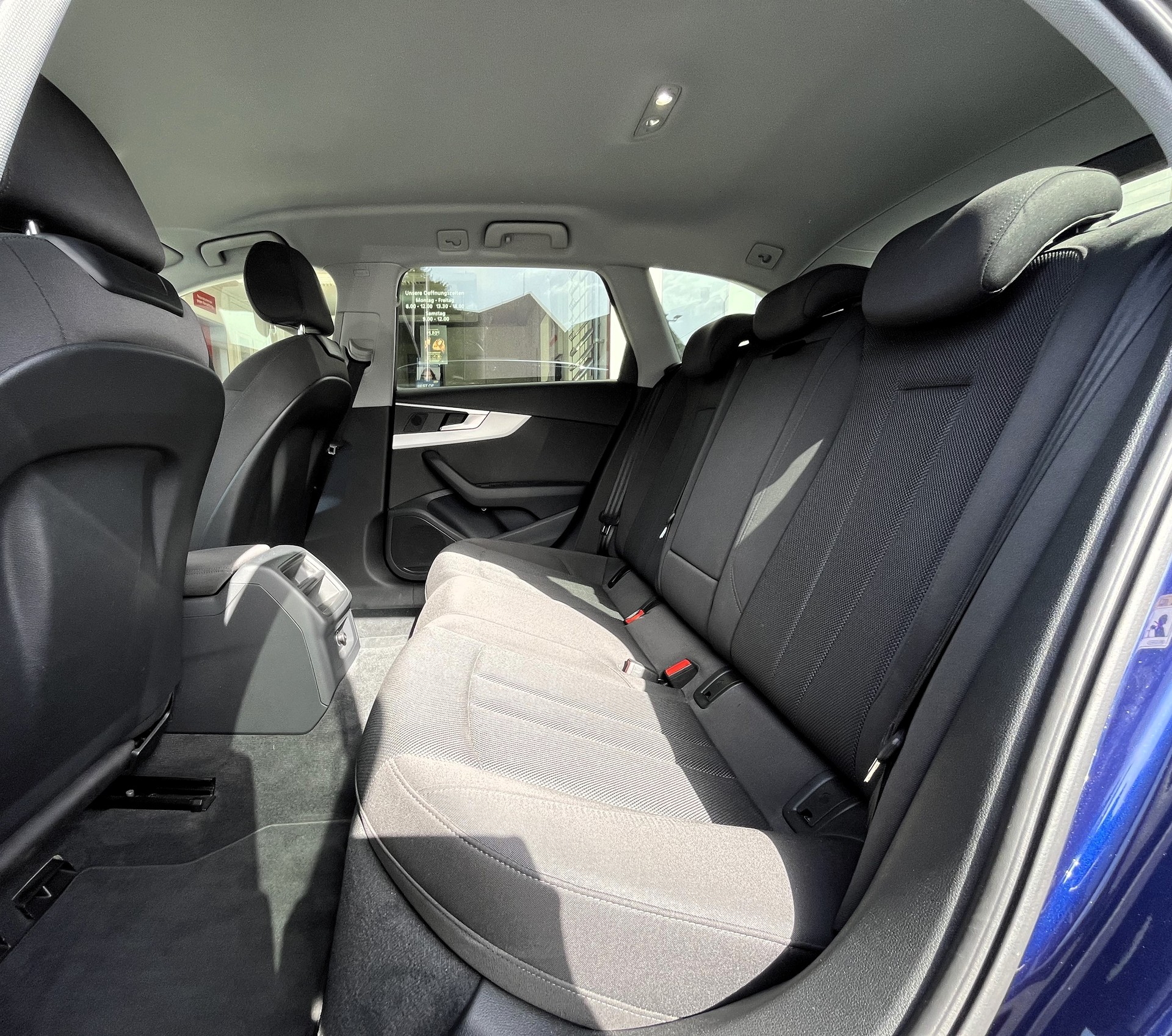 AUDI A4 Avant 40 TFSI S line S-tronic quattro-image-9