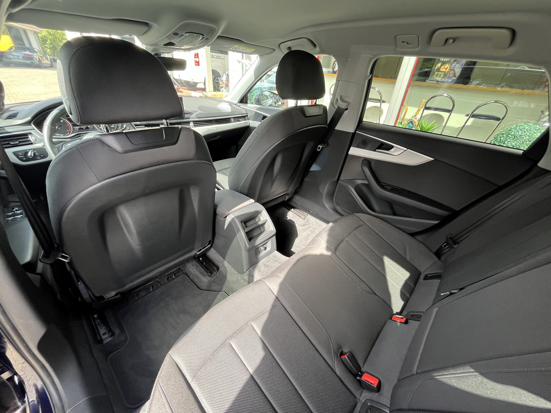AUDI A4 Avant 40 TFSI S line S-tronic quattro-image-10