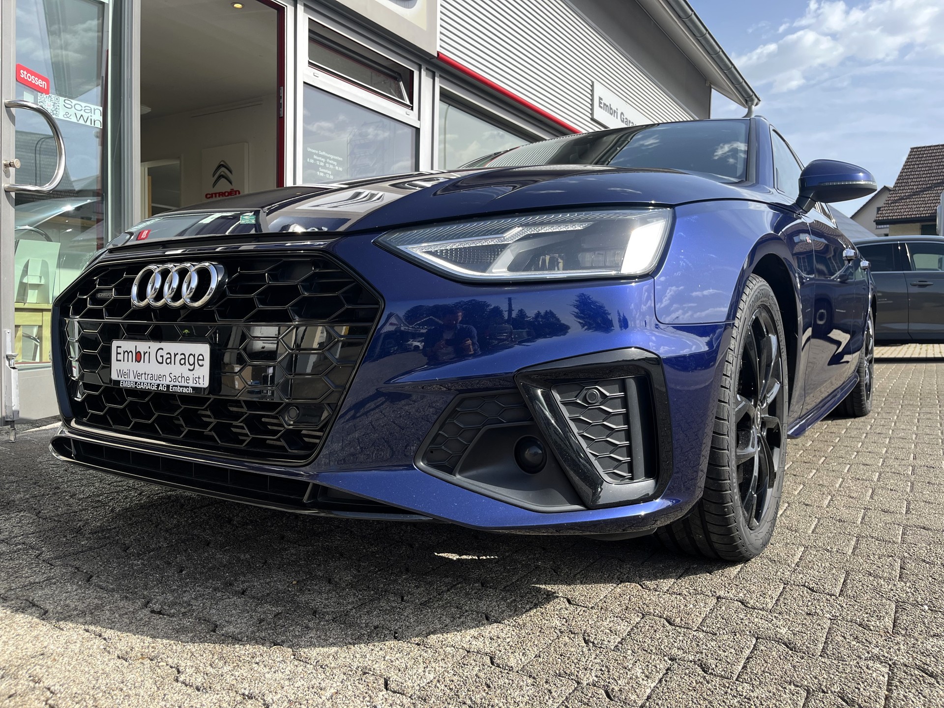 AUDI A4 Avant 40 TFSI S line S-tronic quattro-image-2