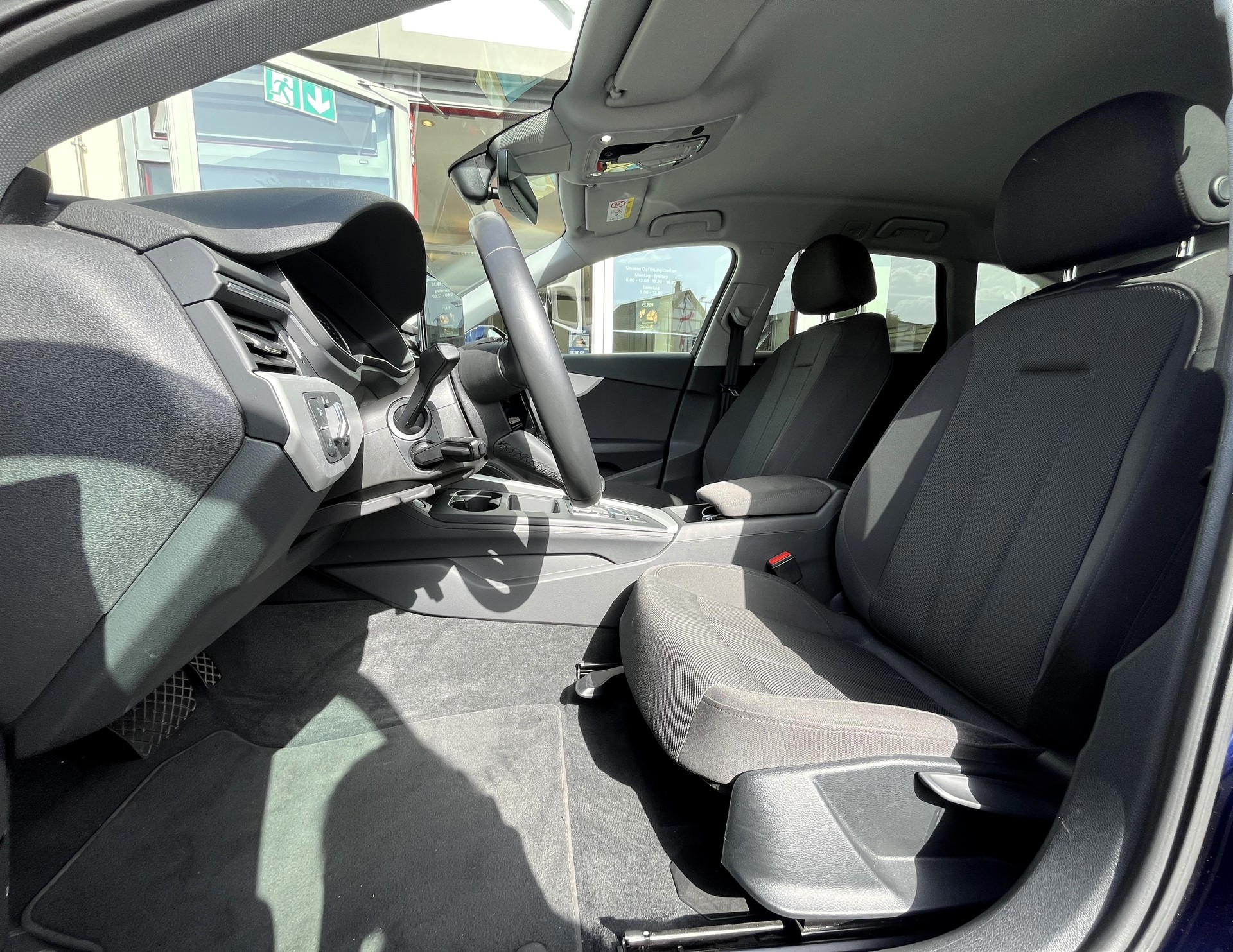 AUDI A4 Avant 40 TFSI S line S-tronic quattro-image-15