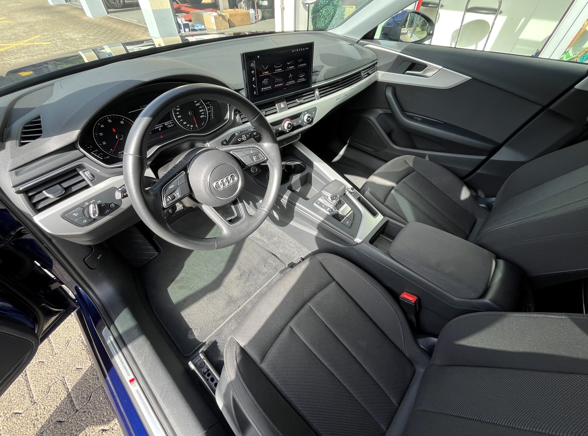 AUDI A4 Avant 40 TFSI S line S-tronic quattro-image-14