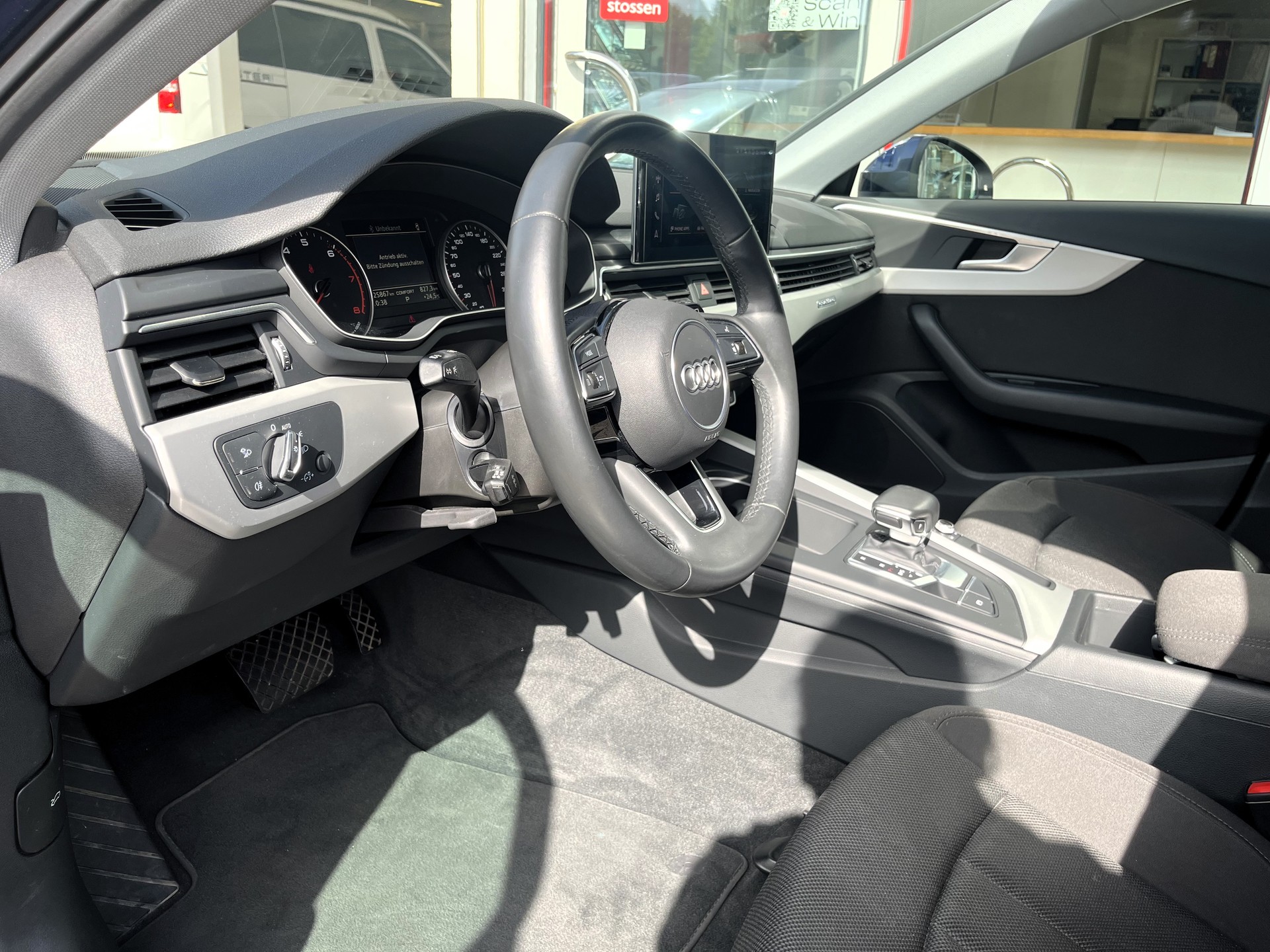 AUDI A4 Avant 40 TFSI S line S-tronic quattro-image-13