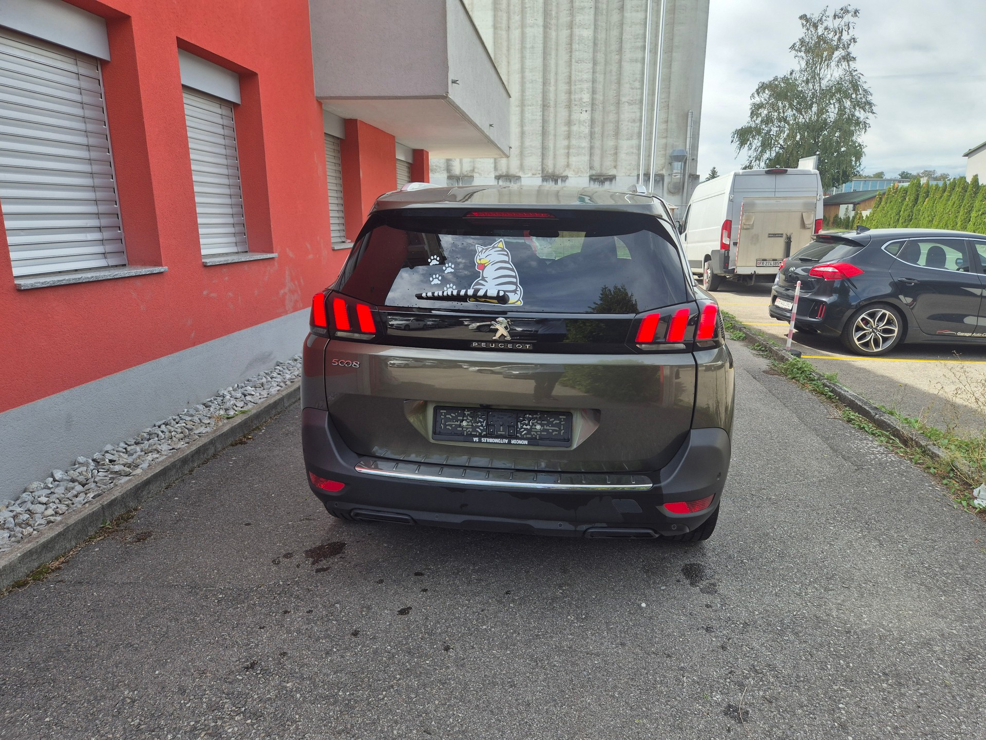 PEUGEOT 5008 1.5 BlueHDi Allure EAT-image-8