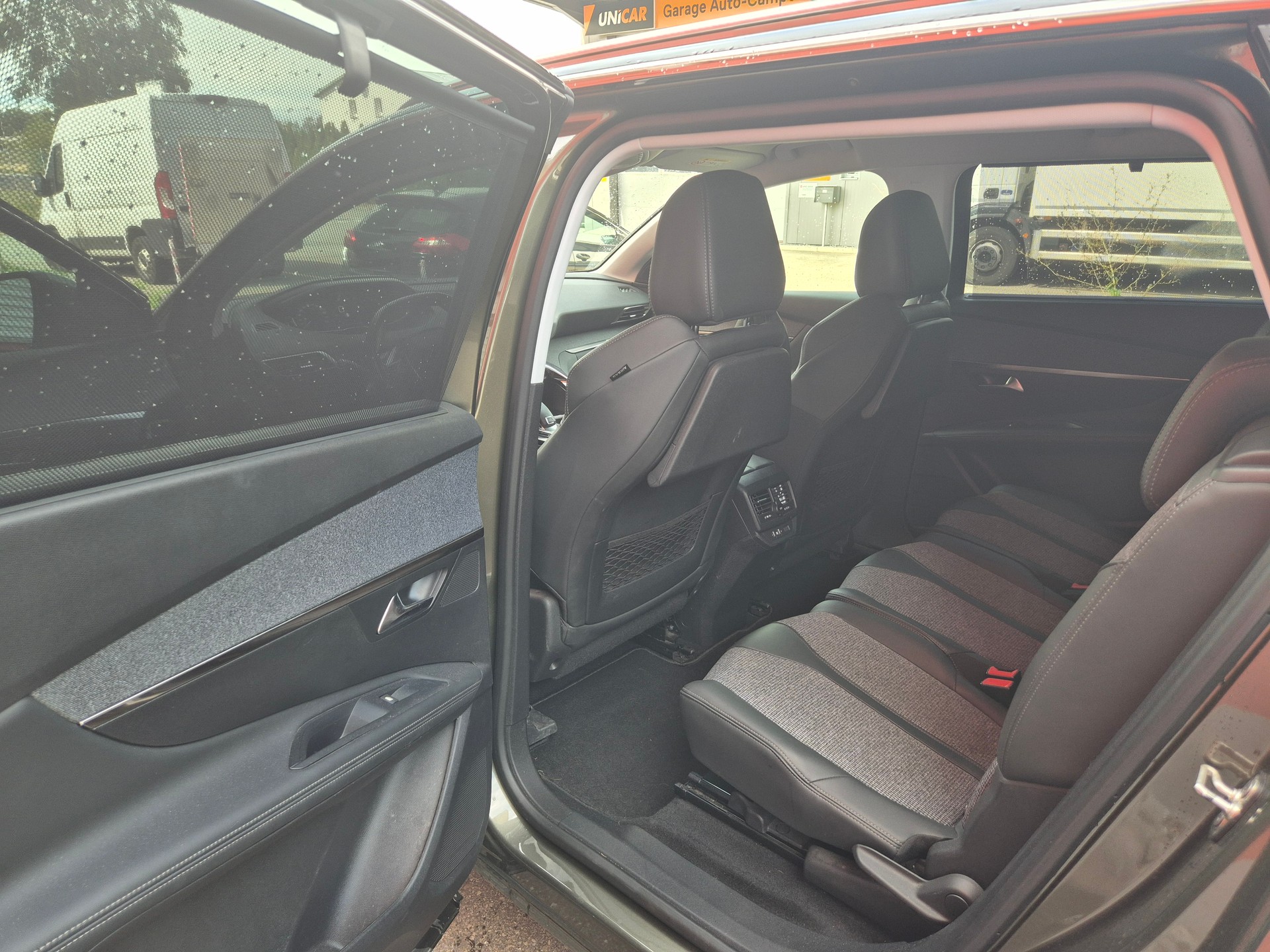 PEUGEOT 5008 1.5 BlueHDi Allure EAT-image-7