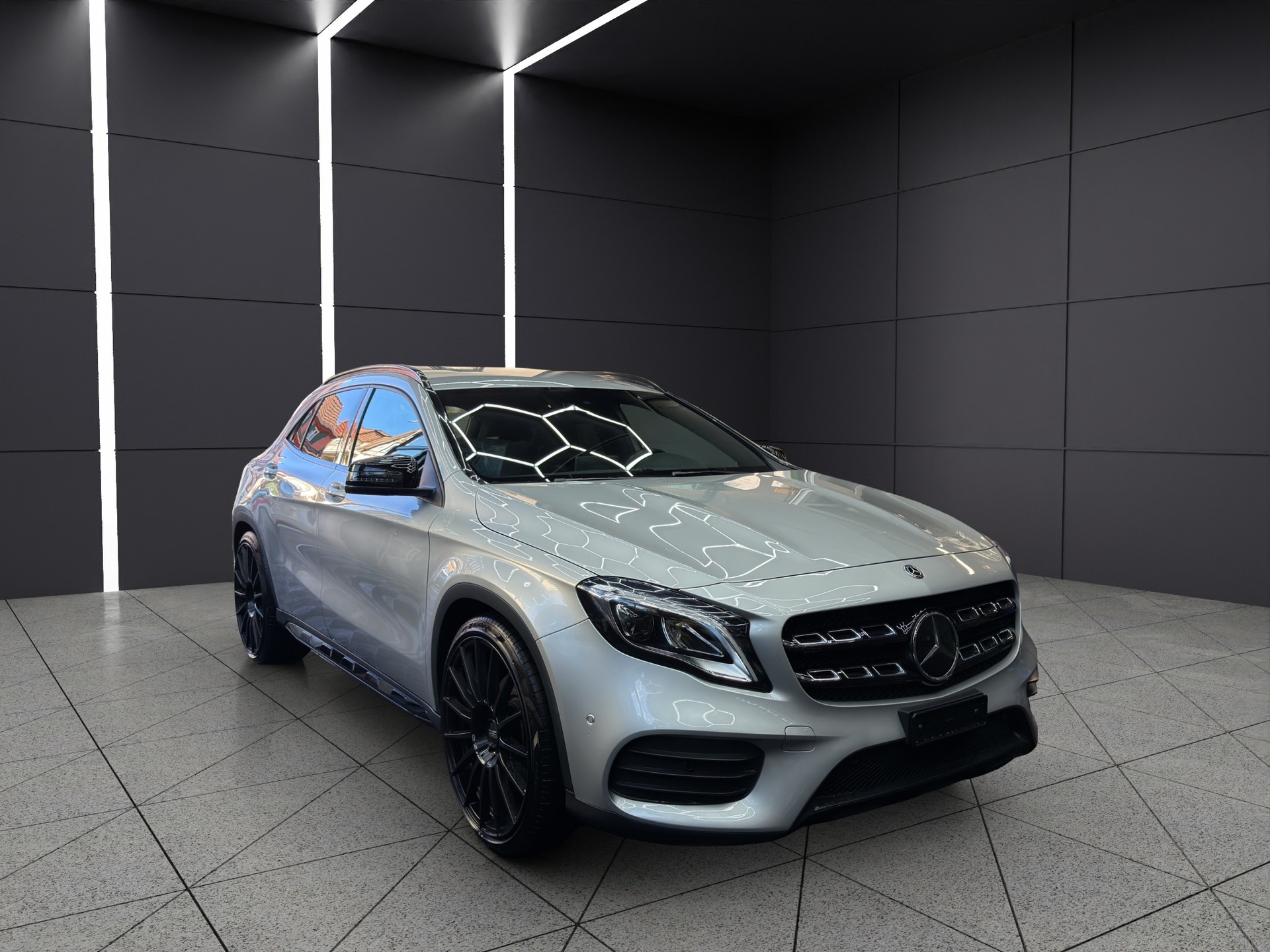 MERCEDES-BENZ GLA 250 AMG Line 4Matic 7G-DCT-image-5