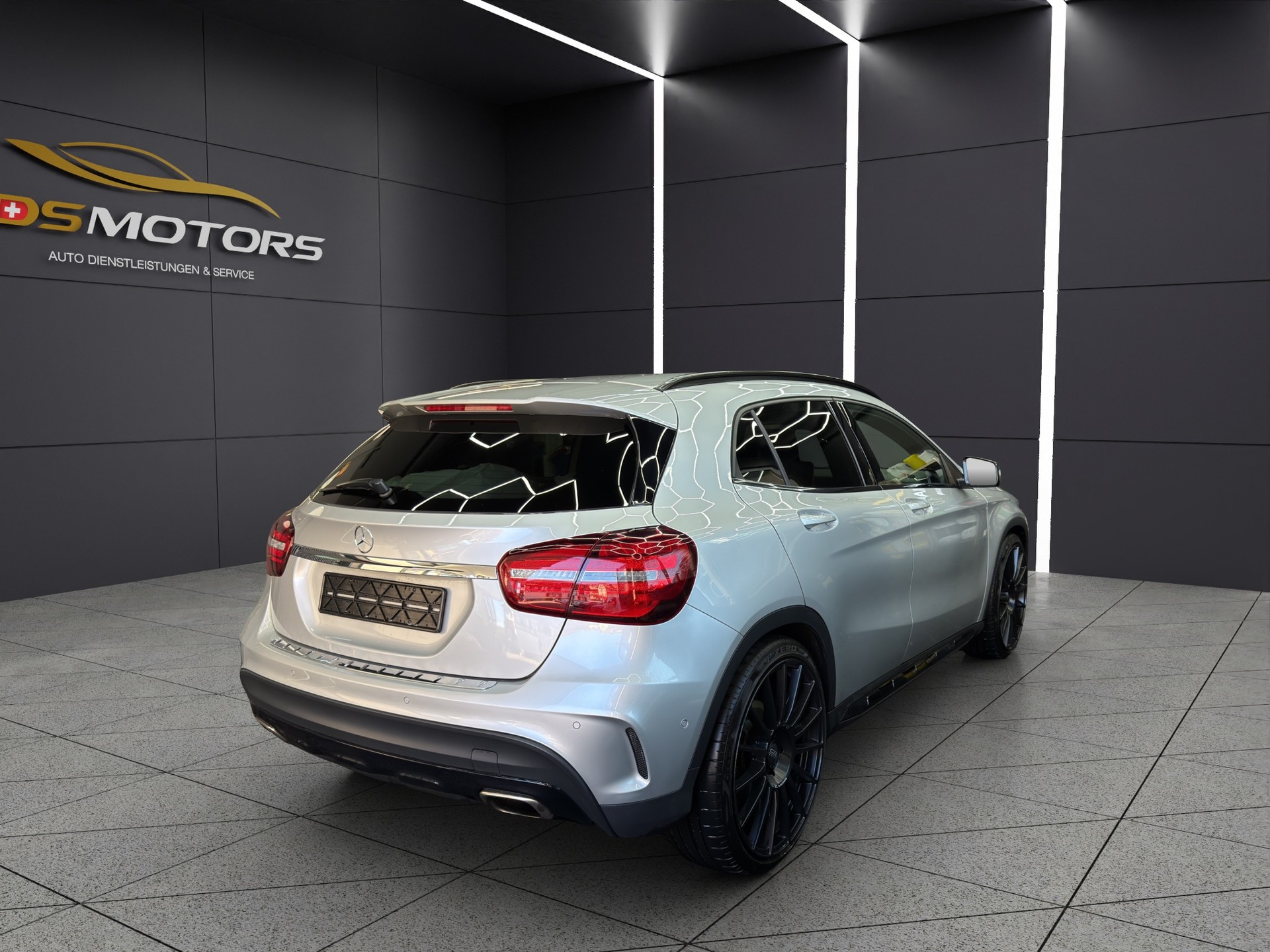 MERCEDES-BENZ GLA 250 AMG Line 4Matic 7G-DCT-image-4