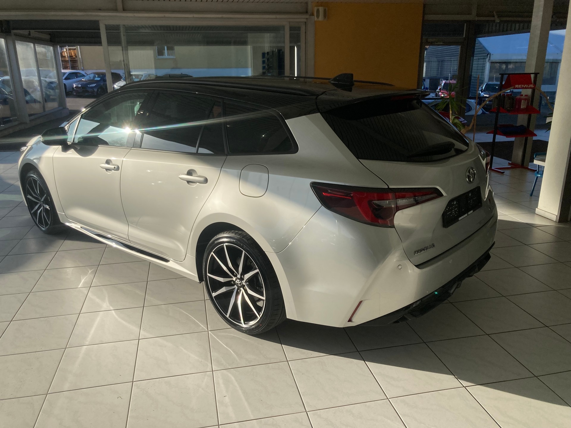 TOYOTA Corolla 2.0 HSD GR Sport e- CVT-image-6