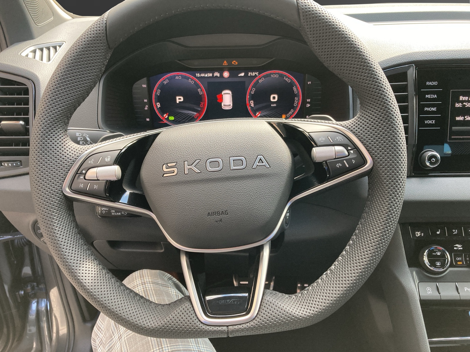 SKODA Karoq 2.0 TSI SportLine 4x4 DSG-image-8
